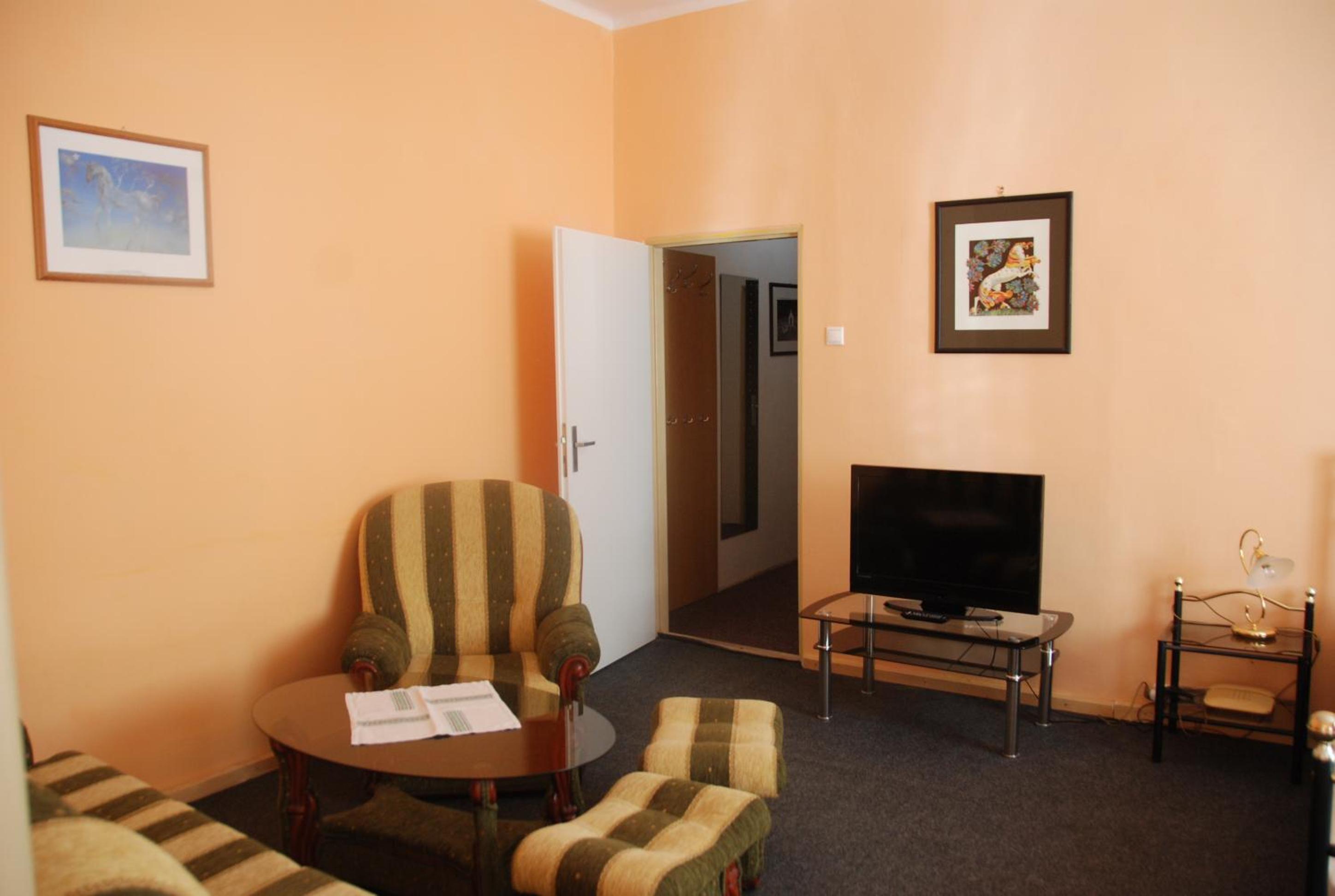 Deluxe One-Bedroom Apartment (2 Adults) - Photo 2