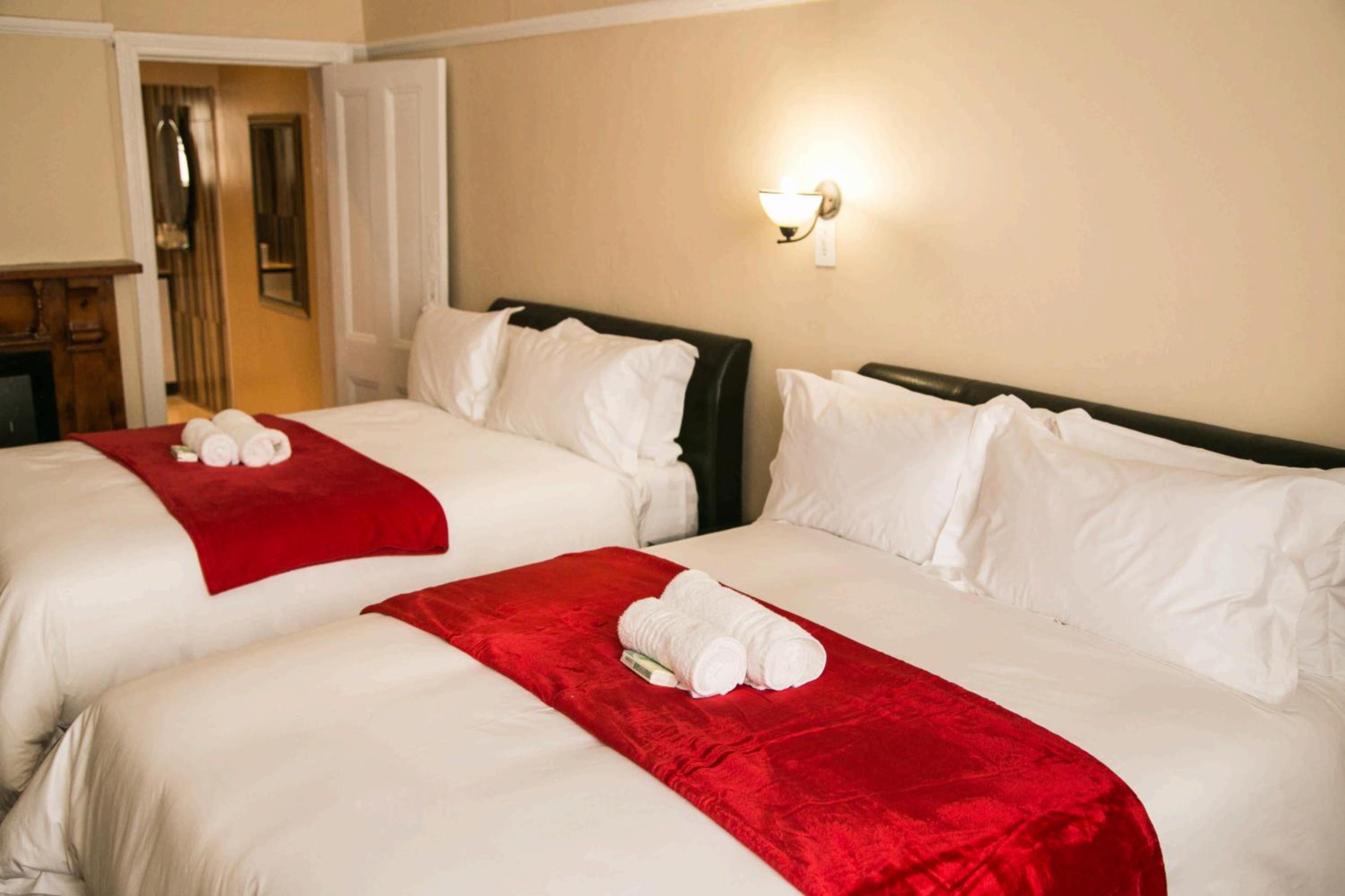 Executive Queen Room with Two Queen Beds photo 2