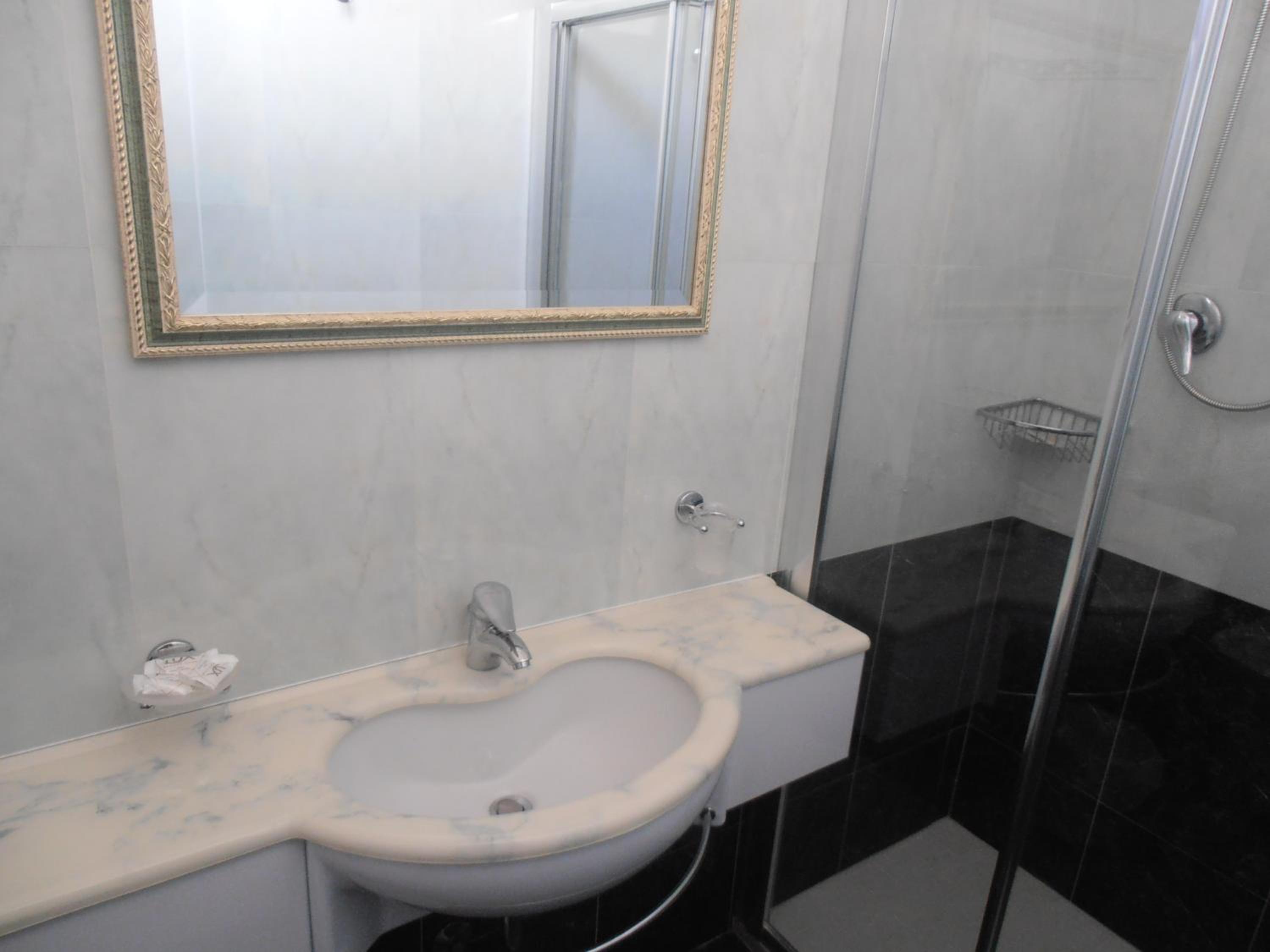 Single Room With Private Bathroom And Balcony photo 1