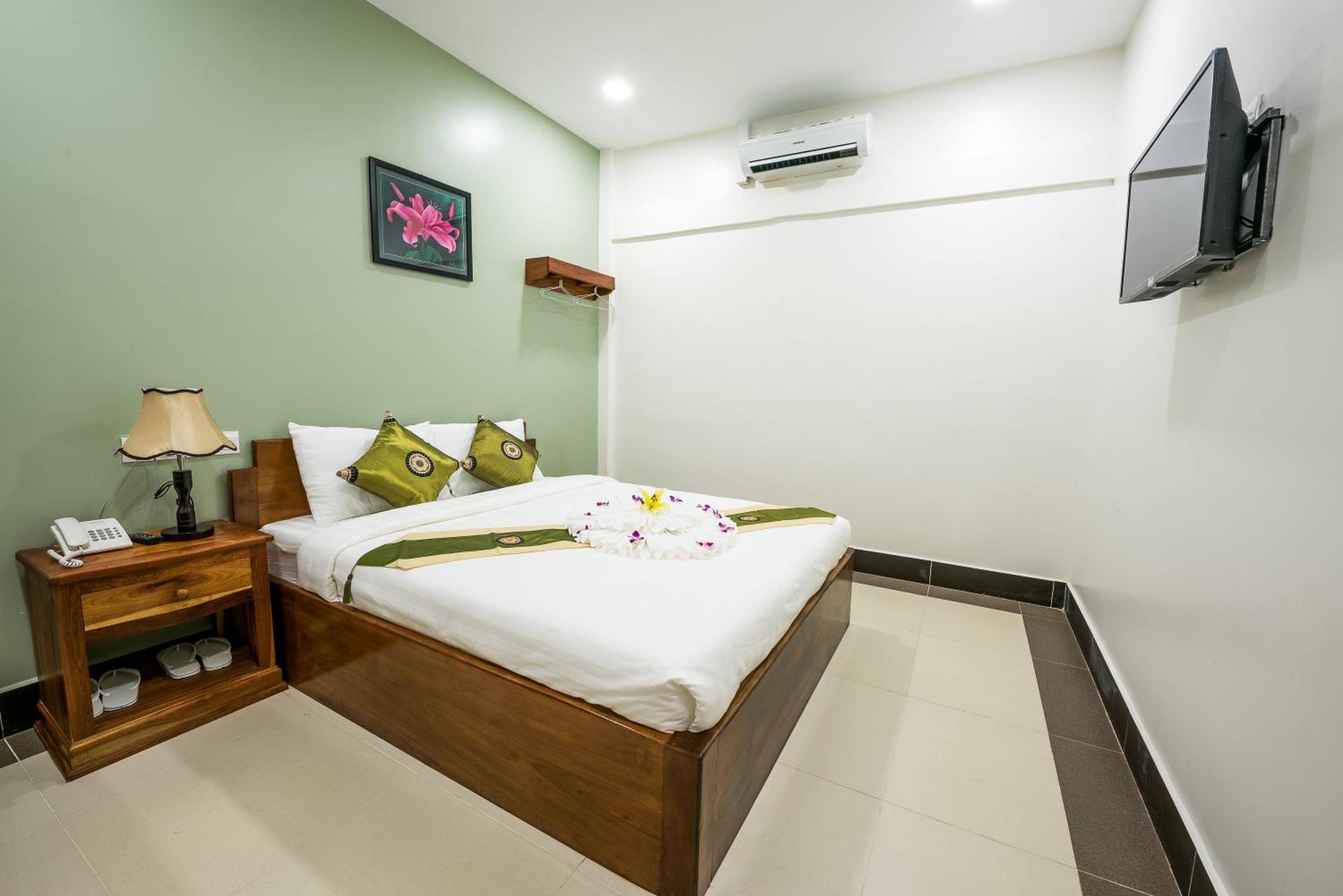 Deluxe Double Room (2 Adults + 1 Child) - Photo 4