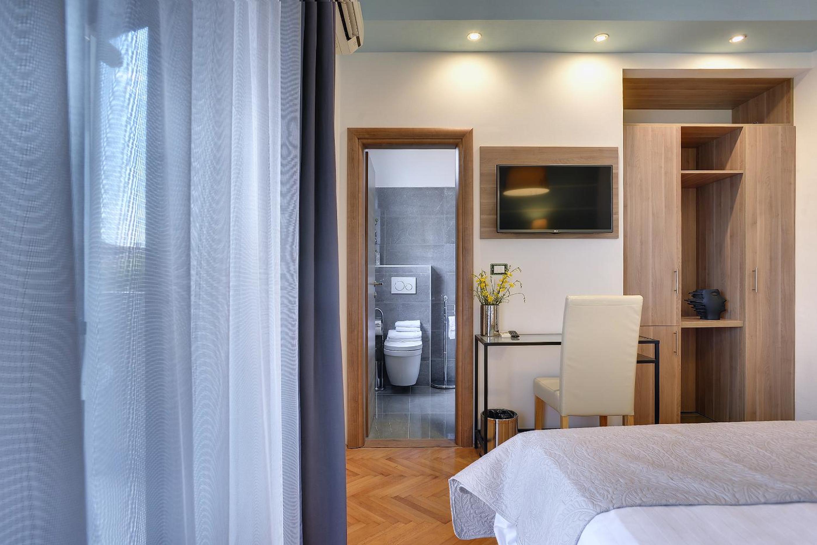 Standard Double or Twin Room photo 2