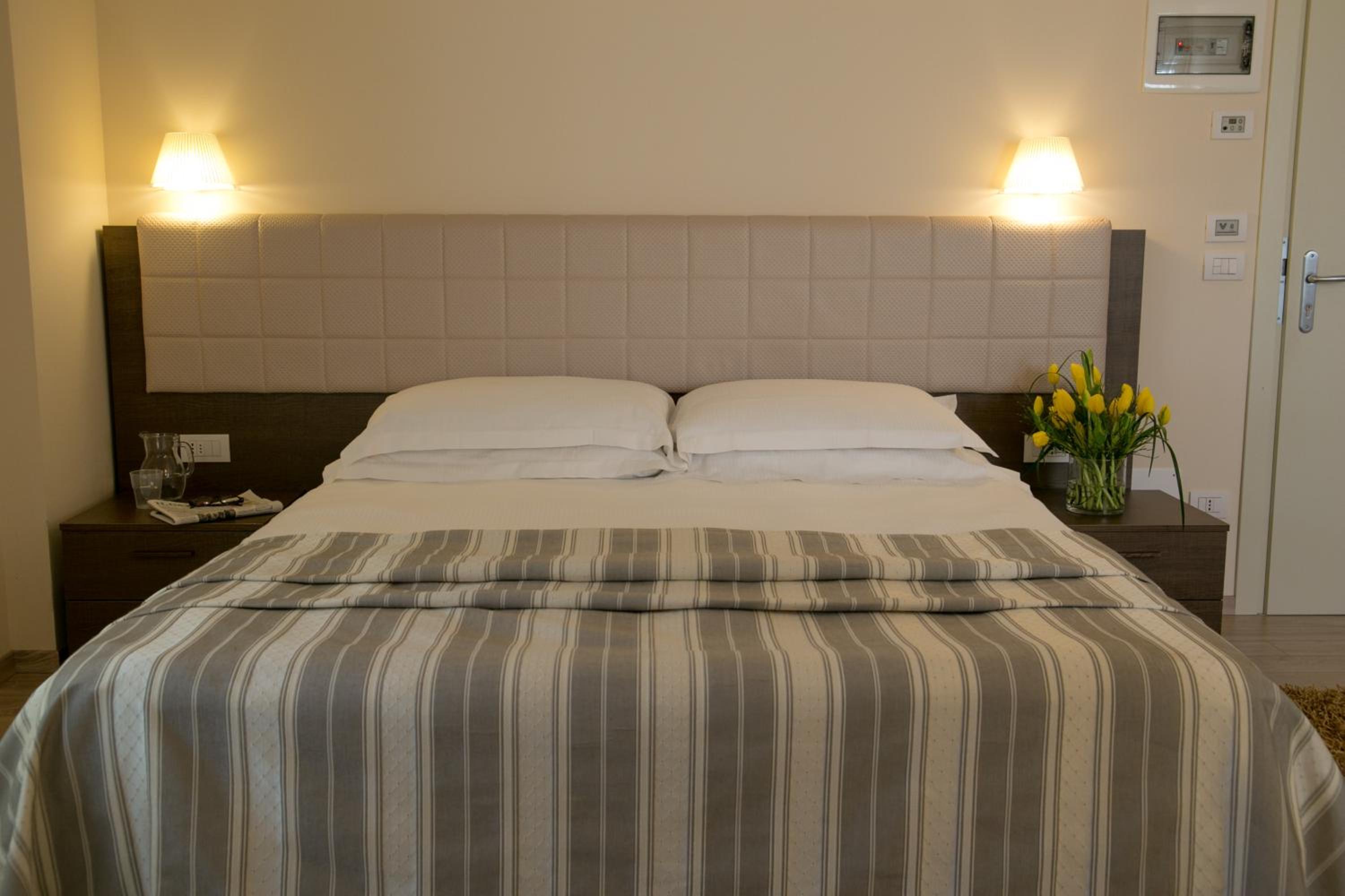 Double or Twin Room photo 3
