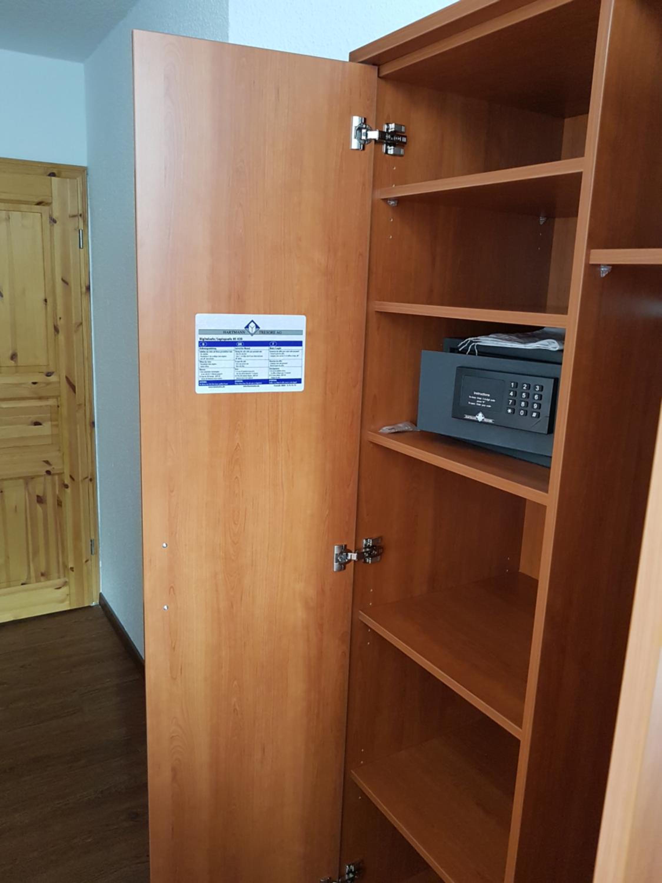 Single Room thumbnail 6