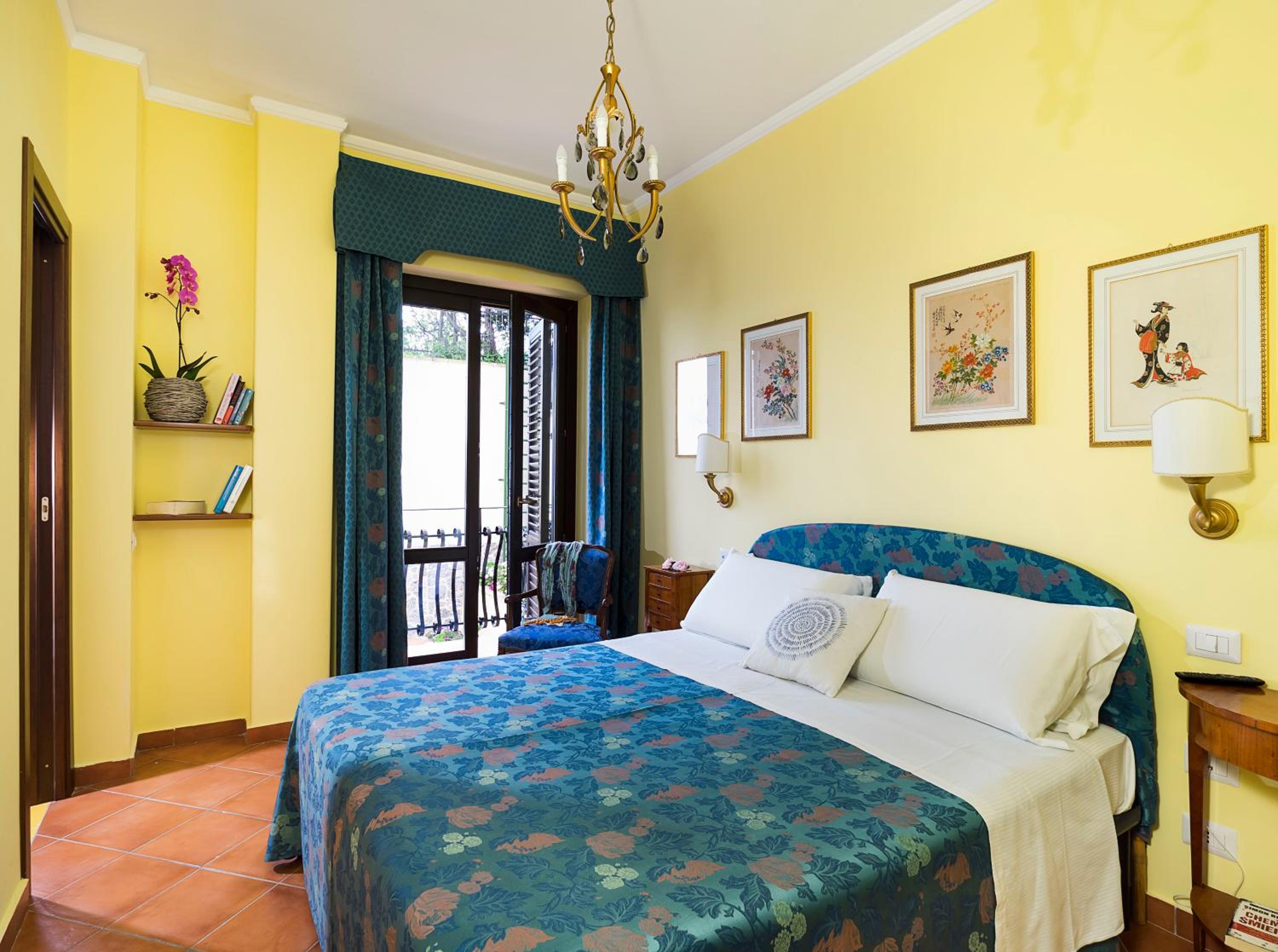 Two Connecting Double Room  with Side Sea View - Photo 1