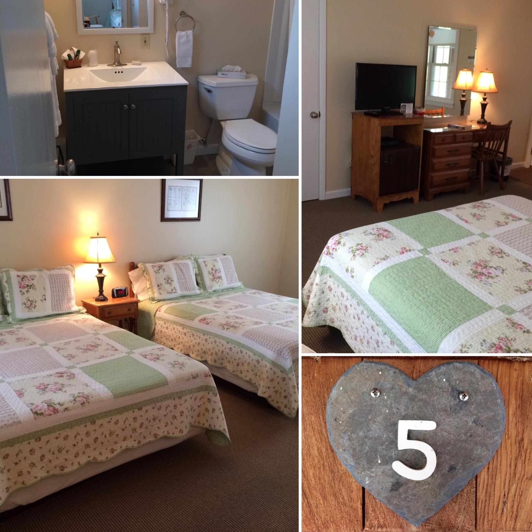 Deluxe Queen Room with Two Queen Beds photo 3