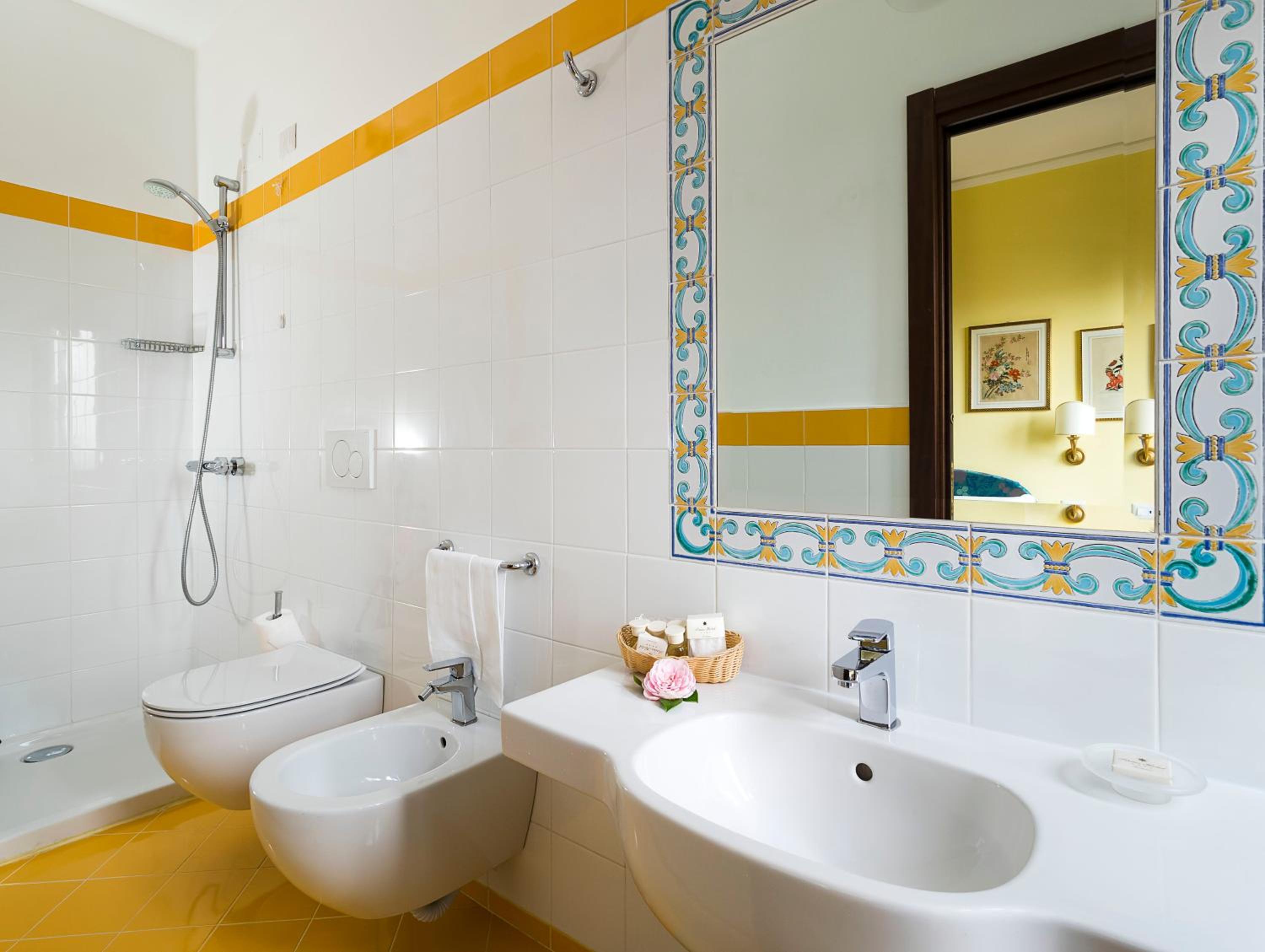 Two Connecting Double Room  with Side Sea View - Photo 4