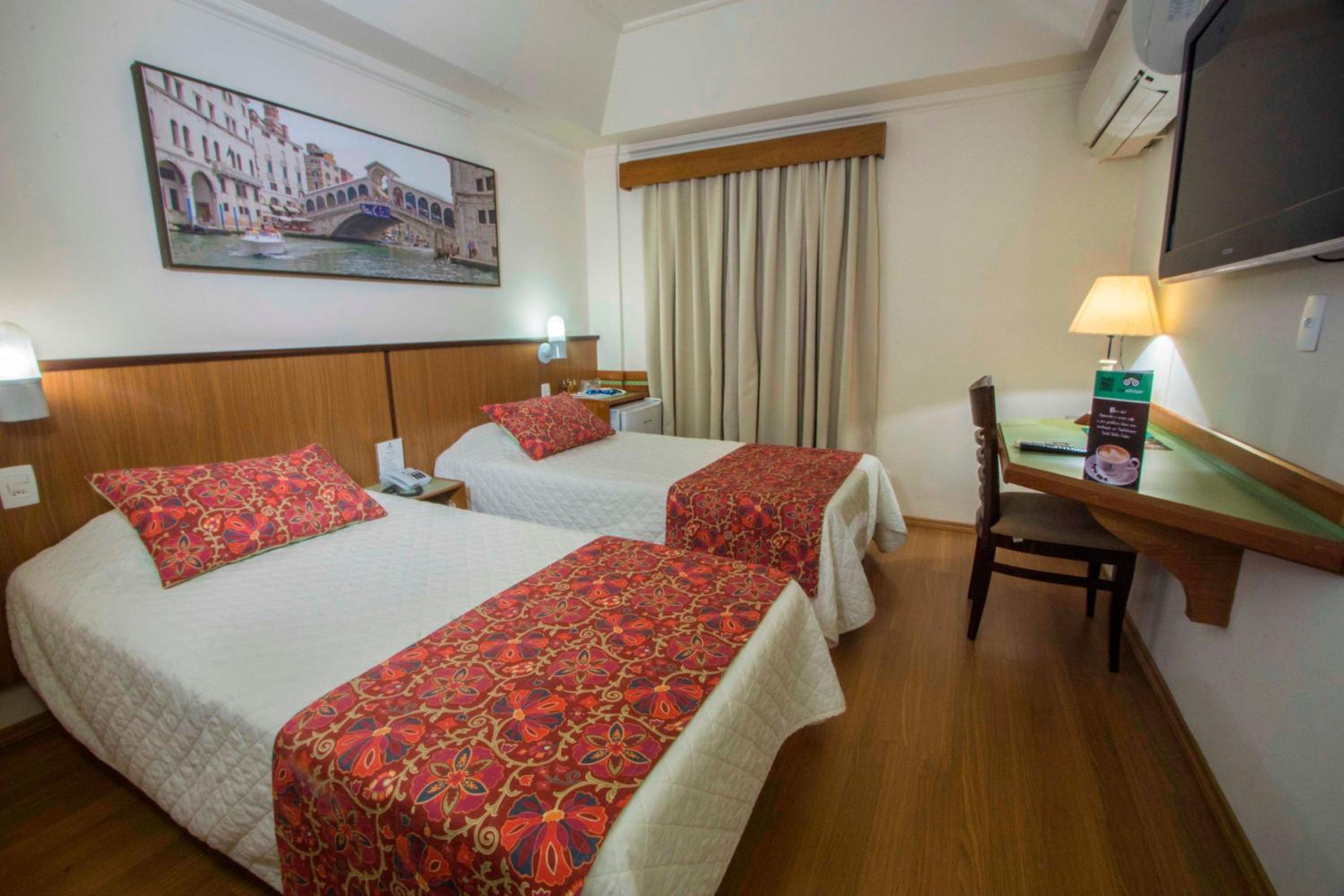 Standard Twin Room - Photo 16