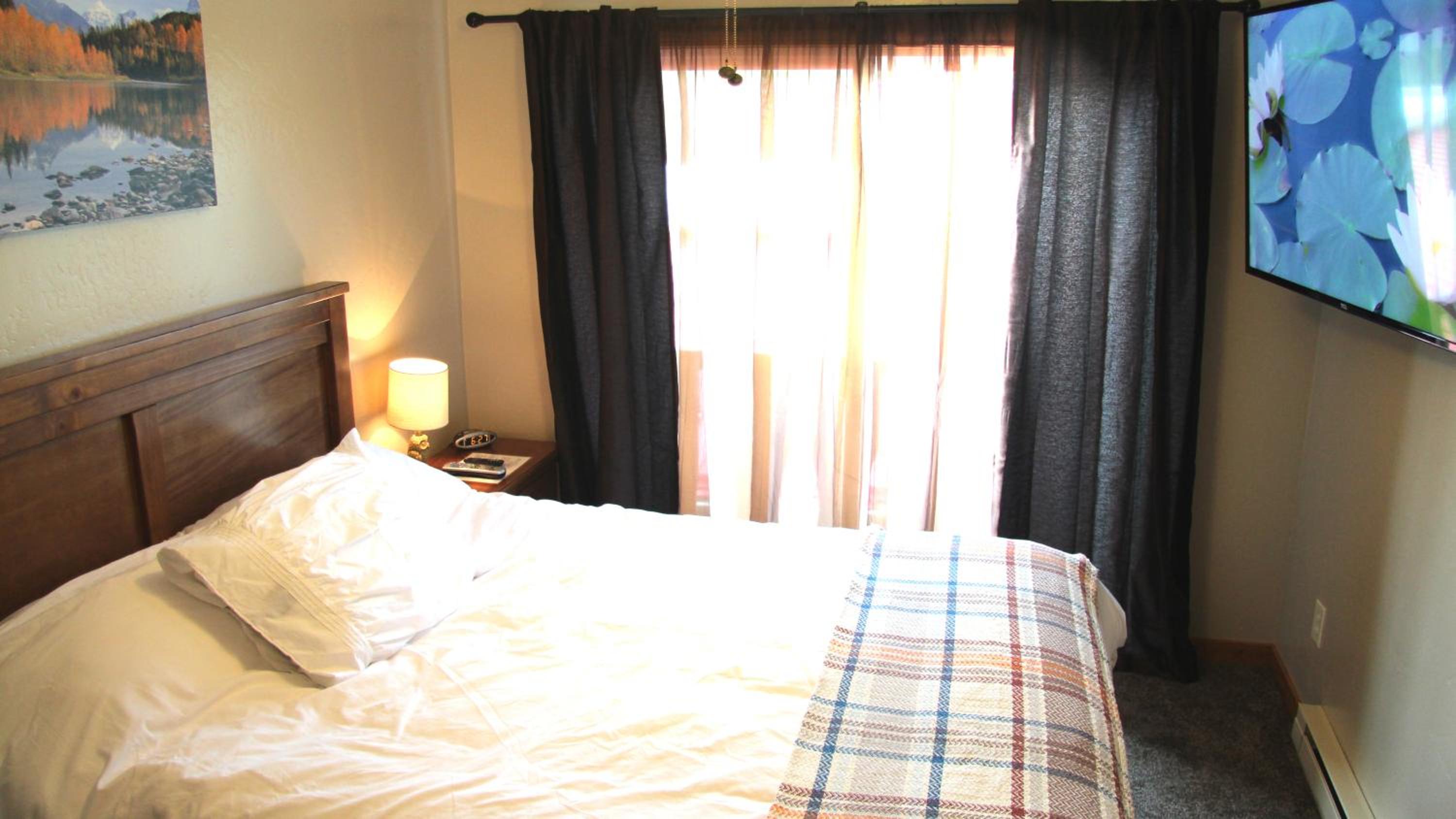 Apartment with Balcony photo 2