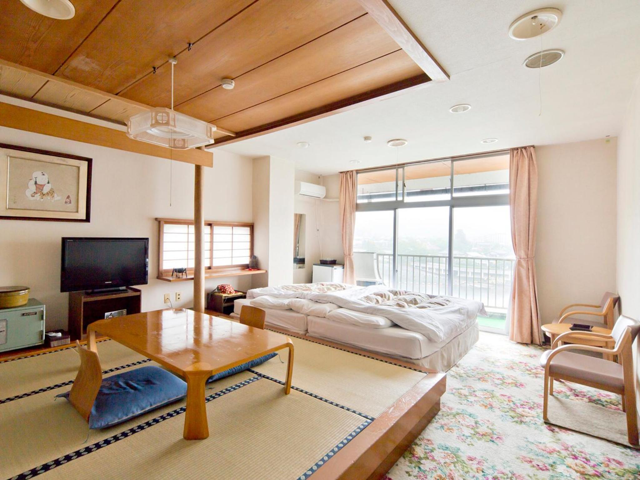 Room with Tatami Area and Lake View
