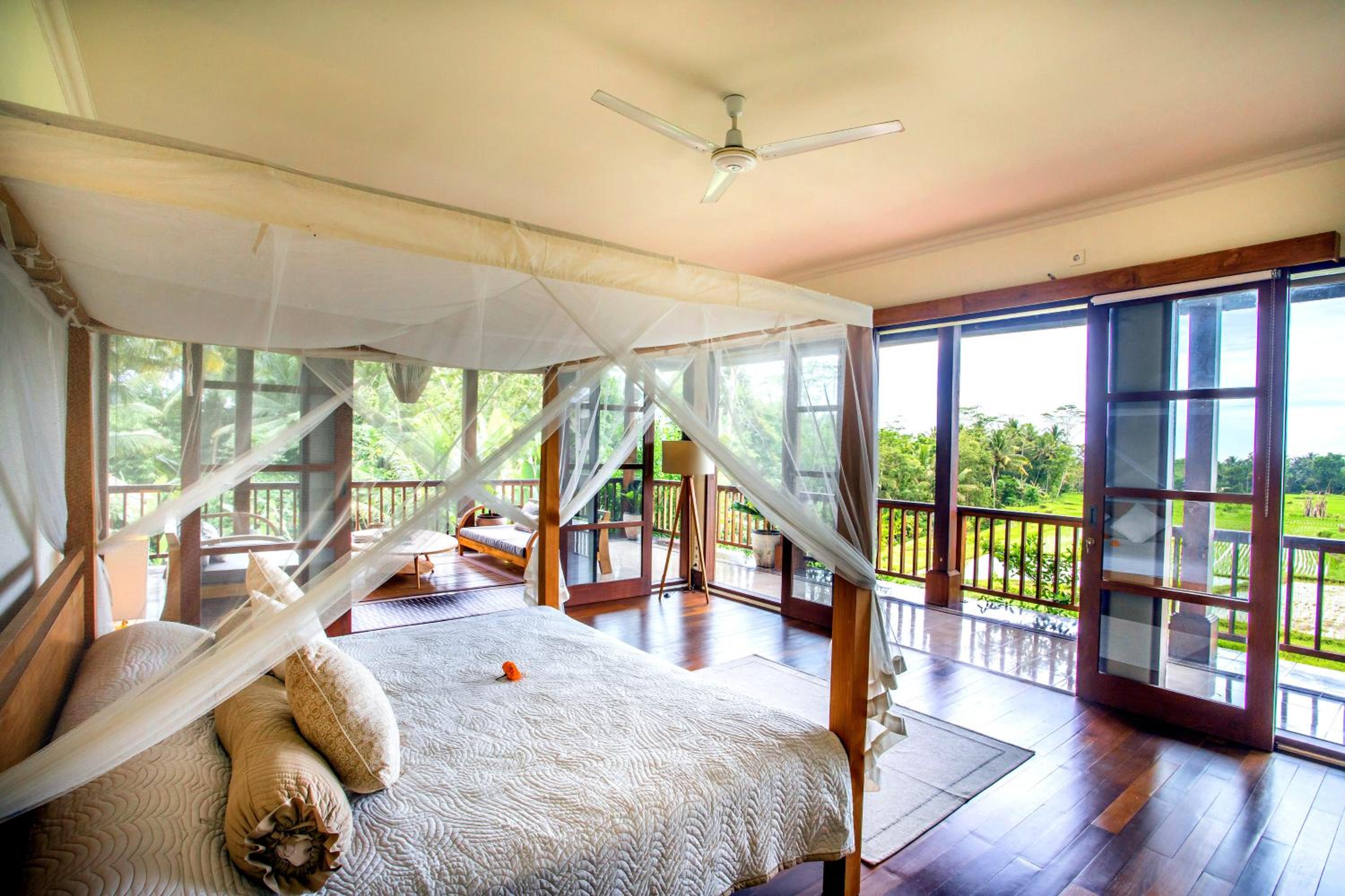 Three-Bedroom Villa - Photo 35