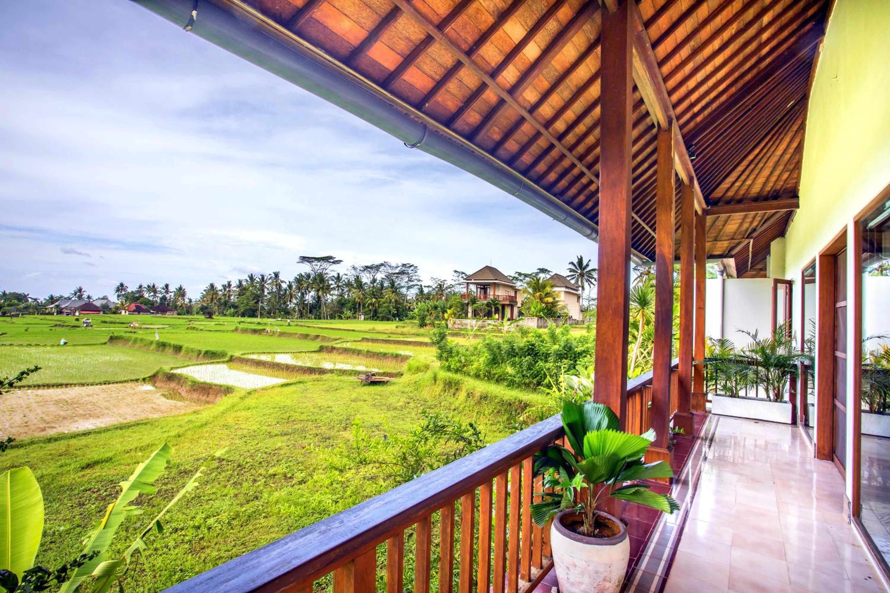 Three-Bedroom Villa - Photo 18