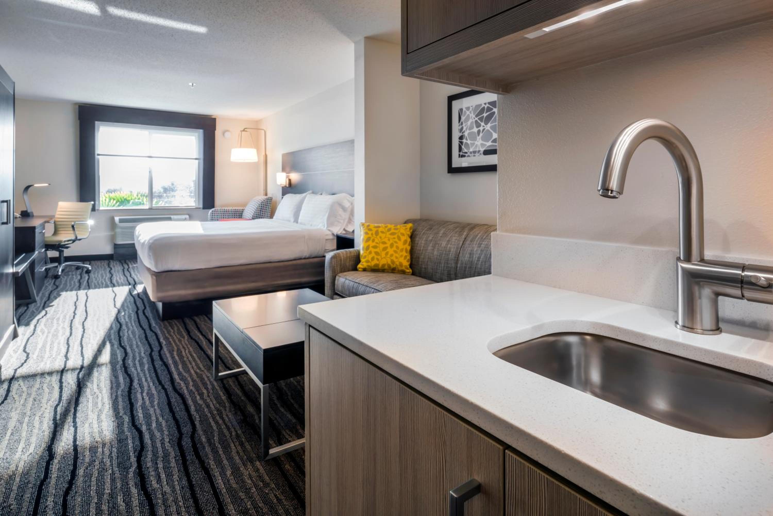 King Suite with Sofa Bed - Photo 5