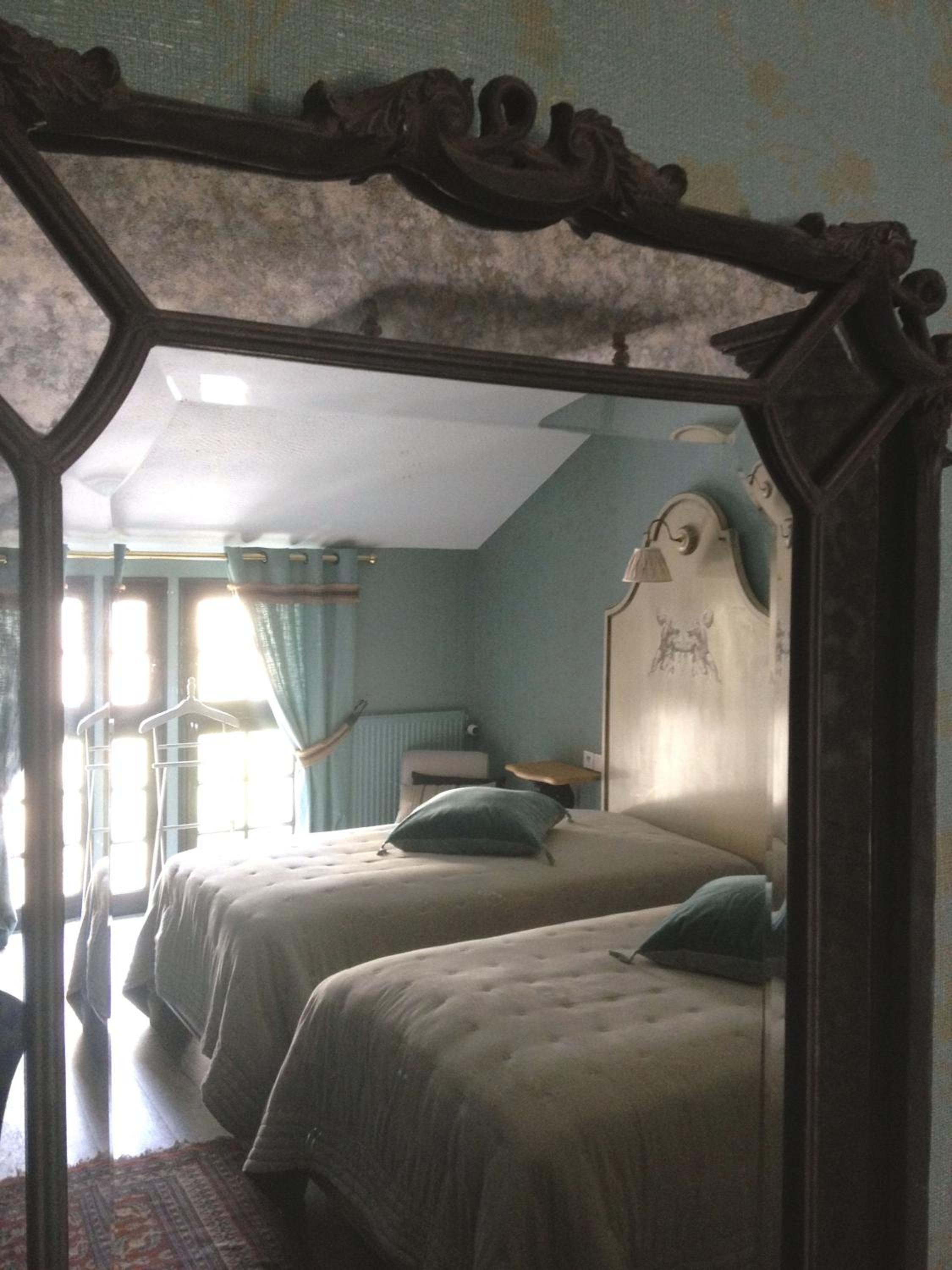Elegance Twin Room - Photo 1