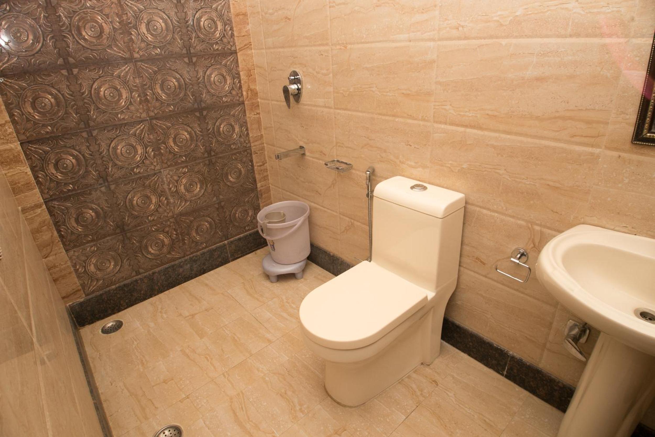 Standard Double Room - 10% off on SURA Cocktails & Cuisines, Enjoy Live Music, Welcome Drink on Arrival and Free Pickup from Railway Station - Photo 2