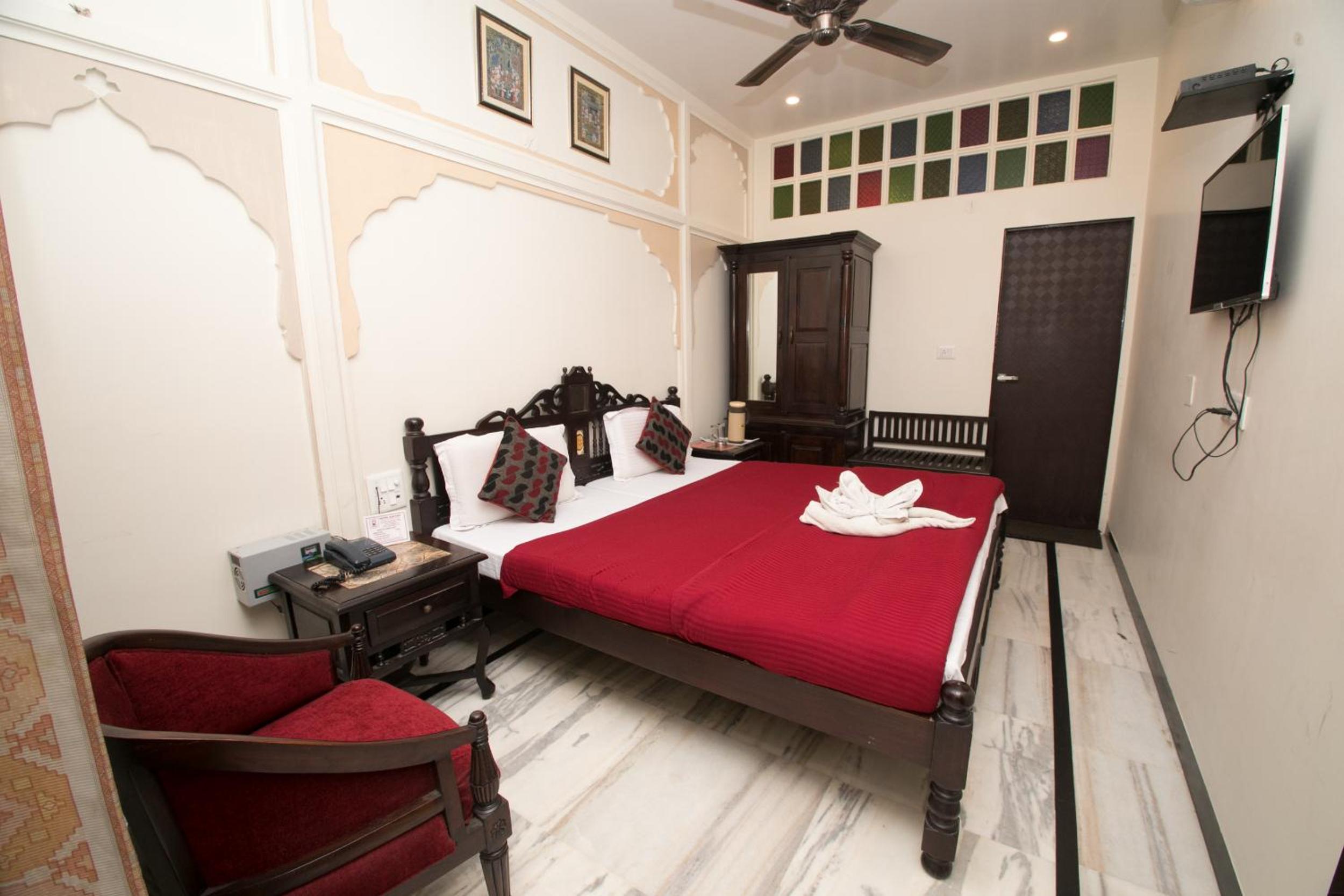 Standard Double Room - 10% off on SURA Cocktails & Cuisines, Enjoy Live Music, Welcome Drink on Arrival and Free Pickup from Railway Station - Photo 6