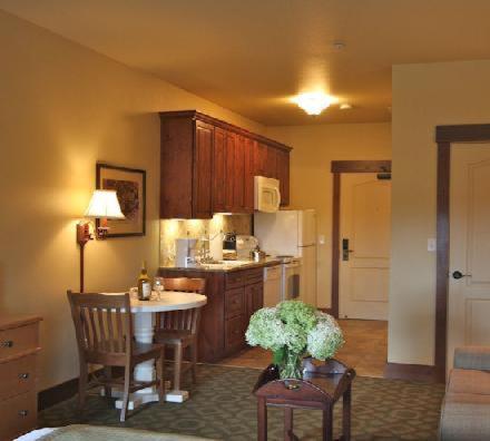 Studio Apartment - Nonsmoking - Photo 2