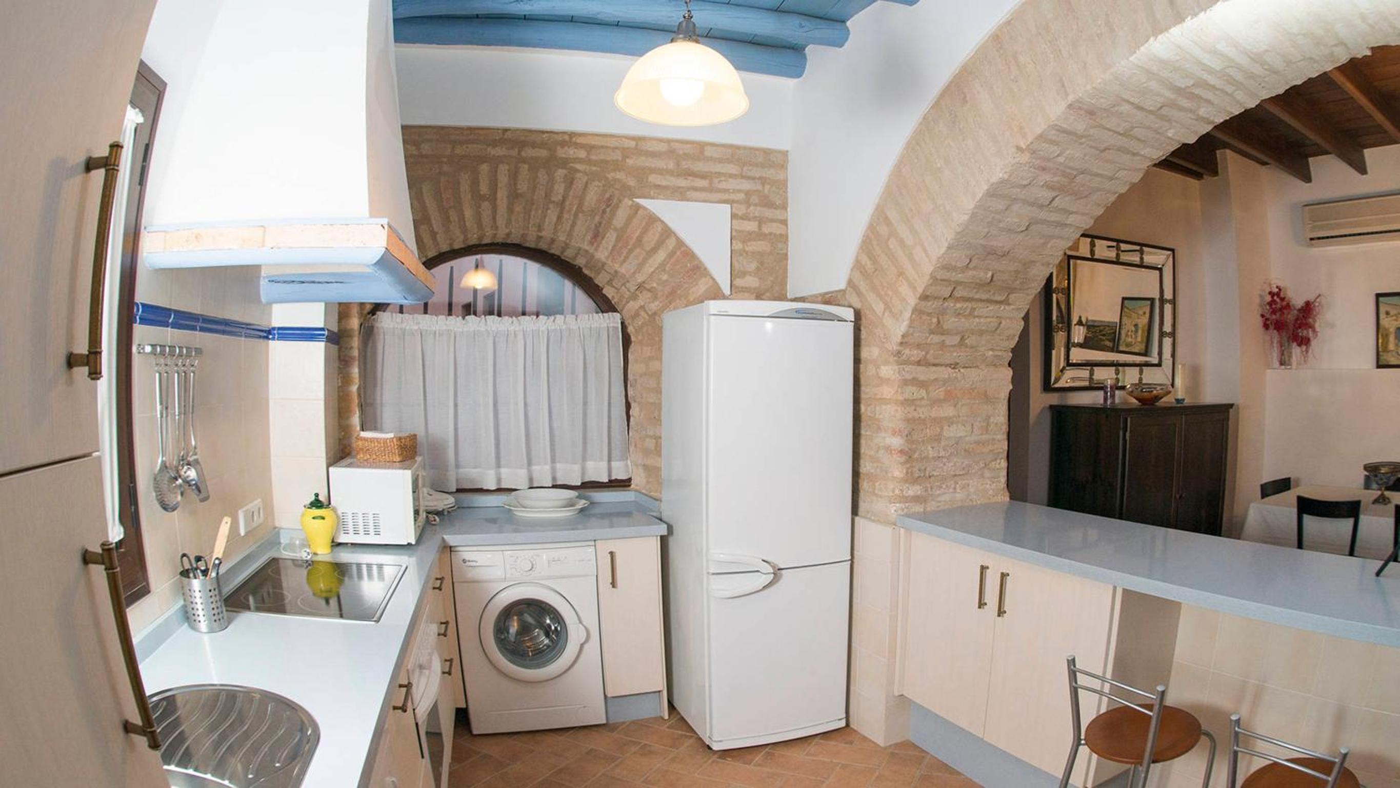 Three-Bedroom Townhouse - Photo 25