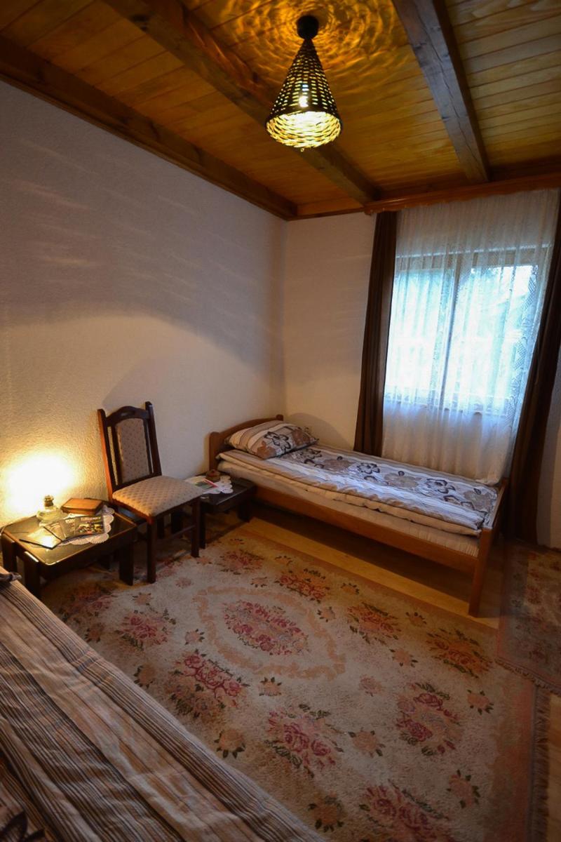 Twin Room with Private Bathroom photo 1