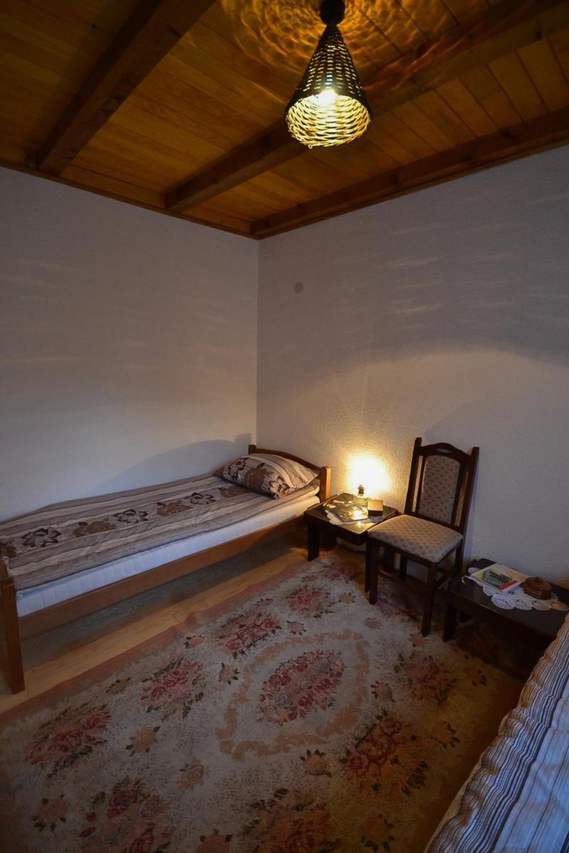 Twin Room with Private Bathroom photo 2