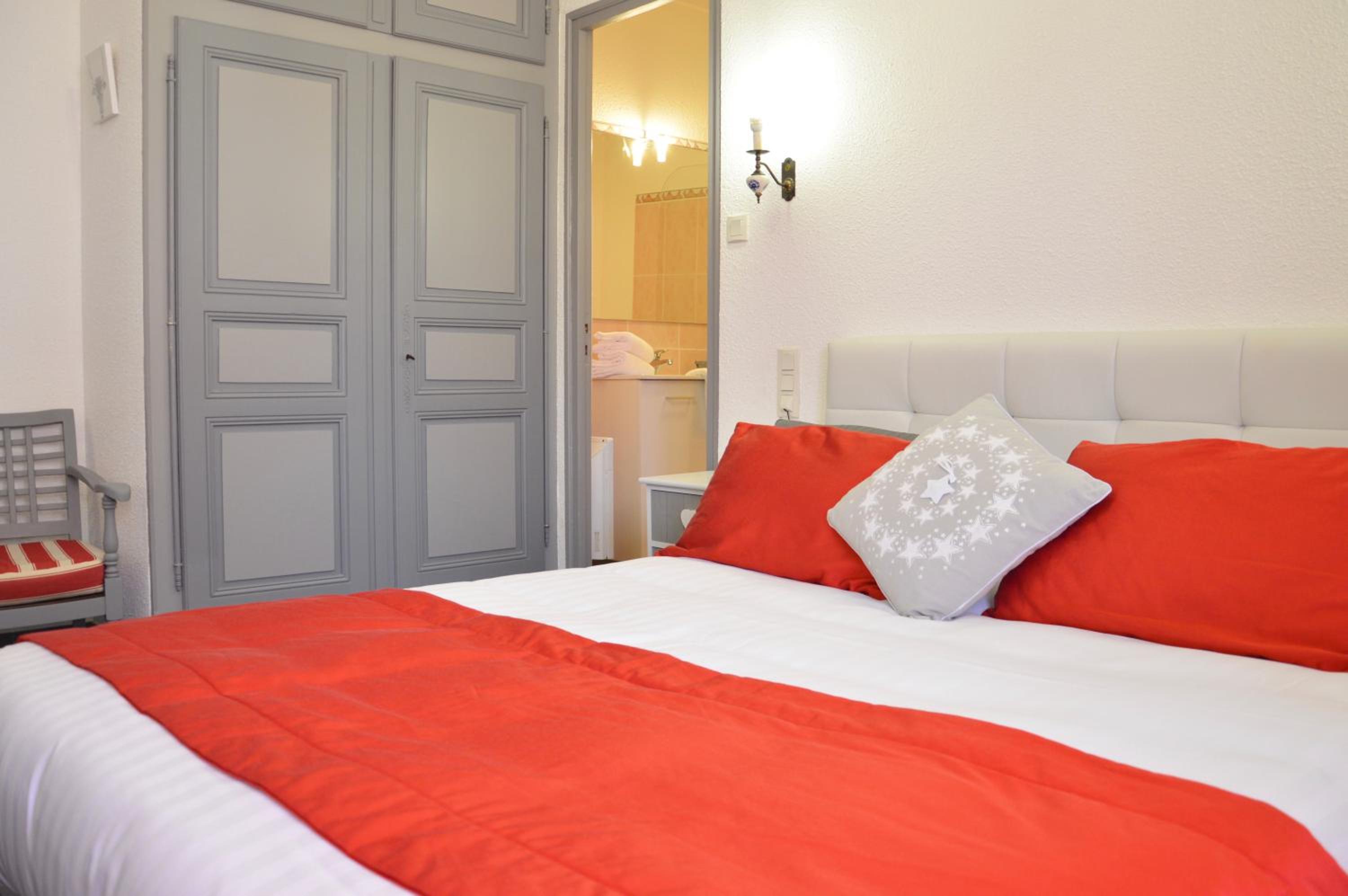 Superior Double Room with Bath photo 2