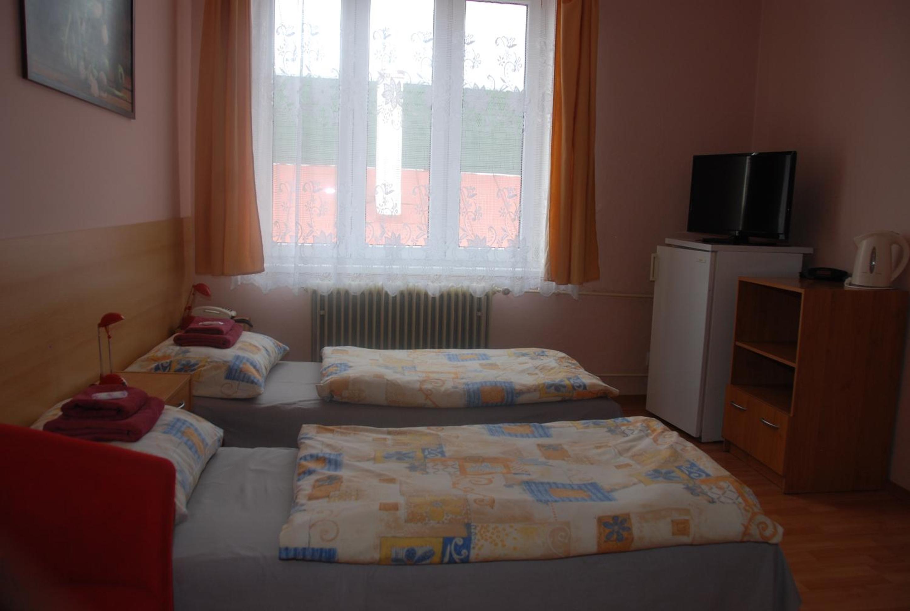 Double or Twin Room - Photo 3