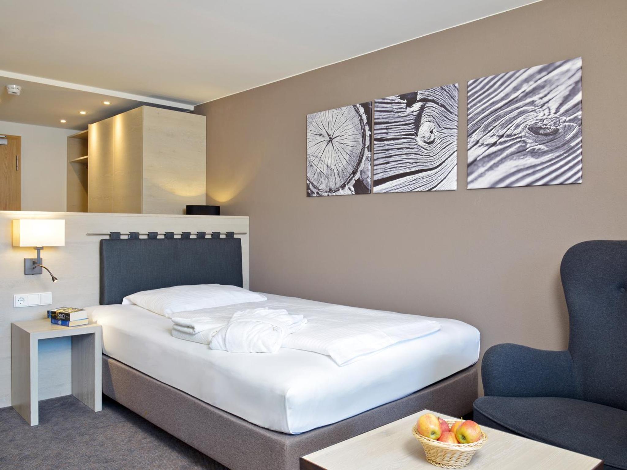 Deluxe Single Room with Balcony photo 2