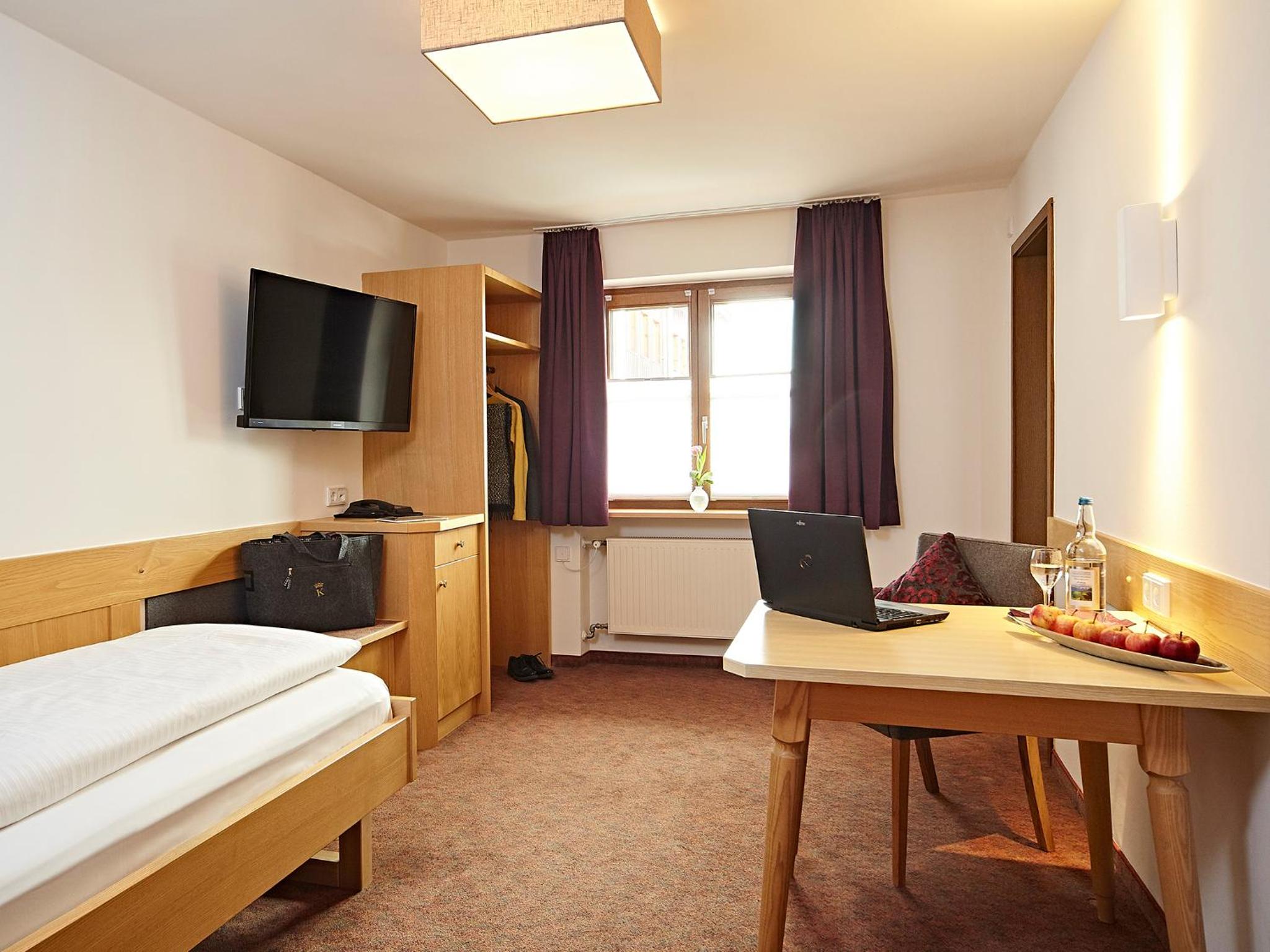 Small Single Room photo 1