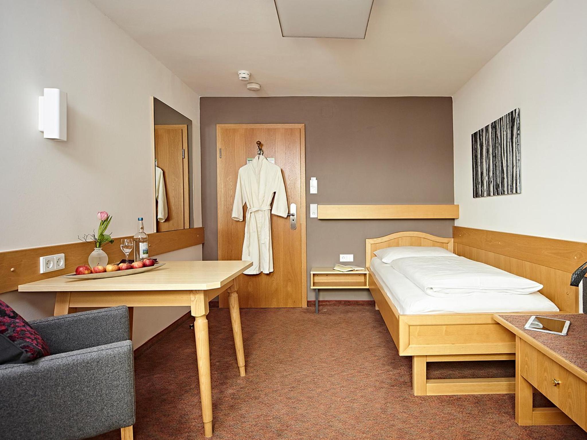 Small Single Room photo 2