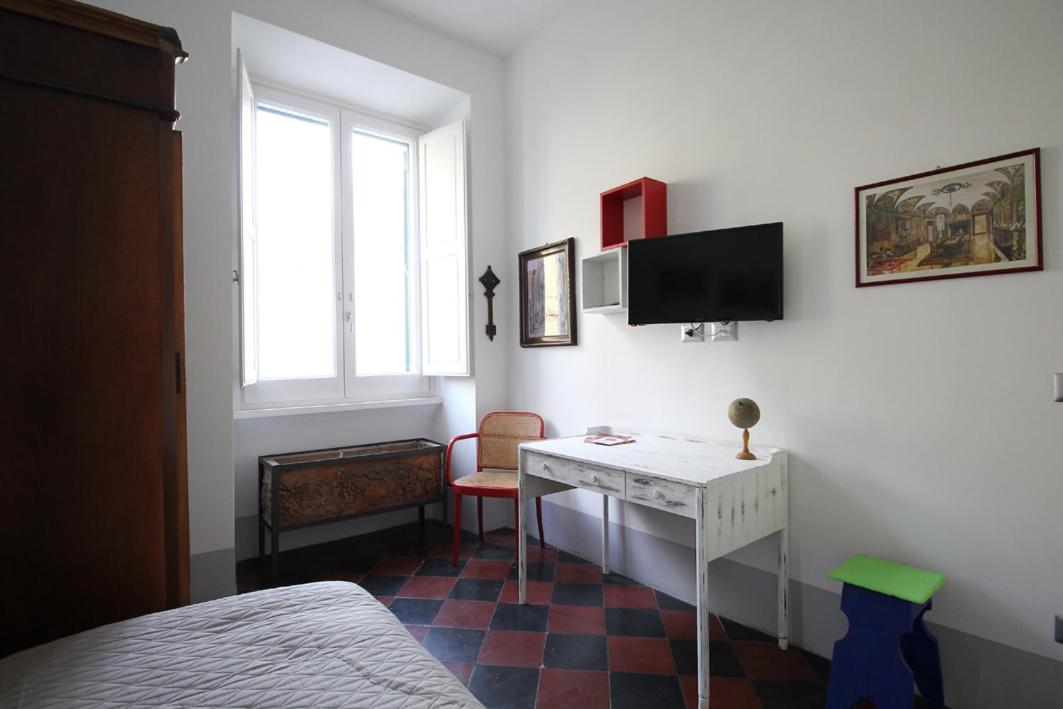 Single Room with Private External Bathroom photo 1