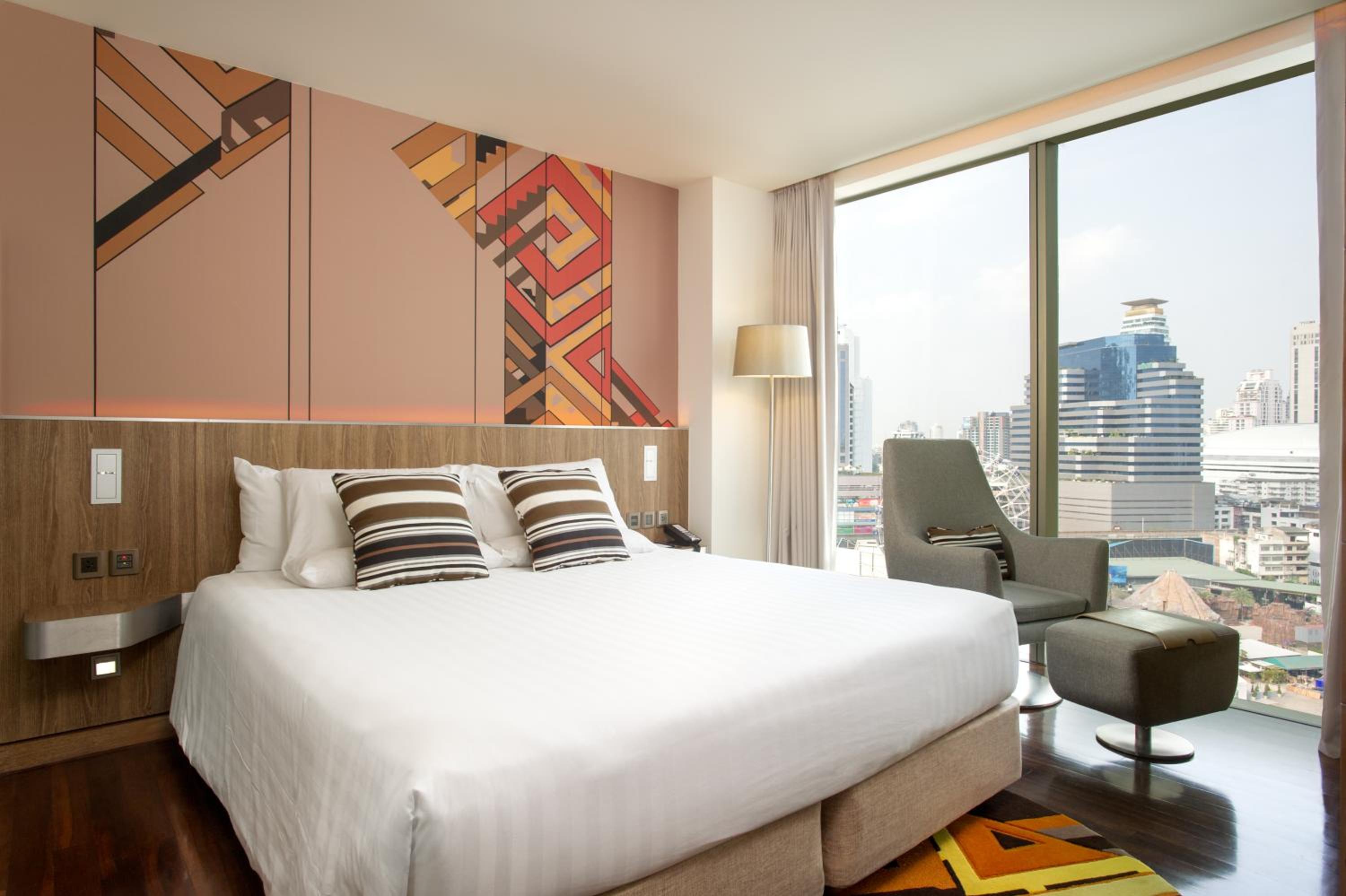 Superior King Room with City View photo 3