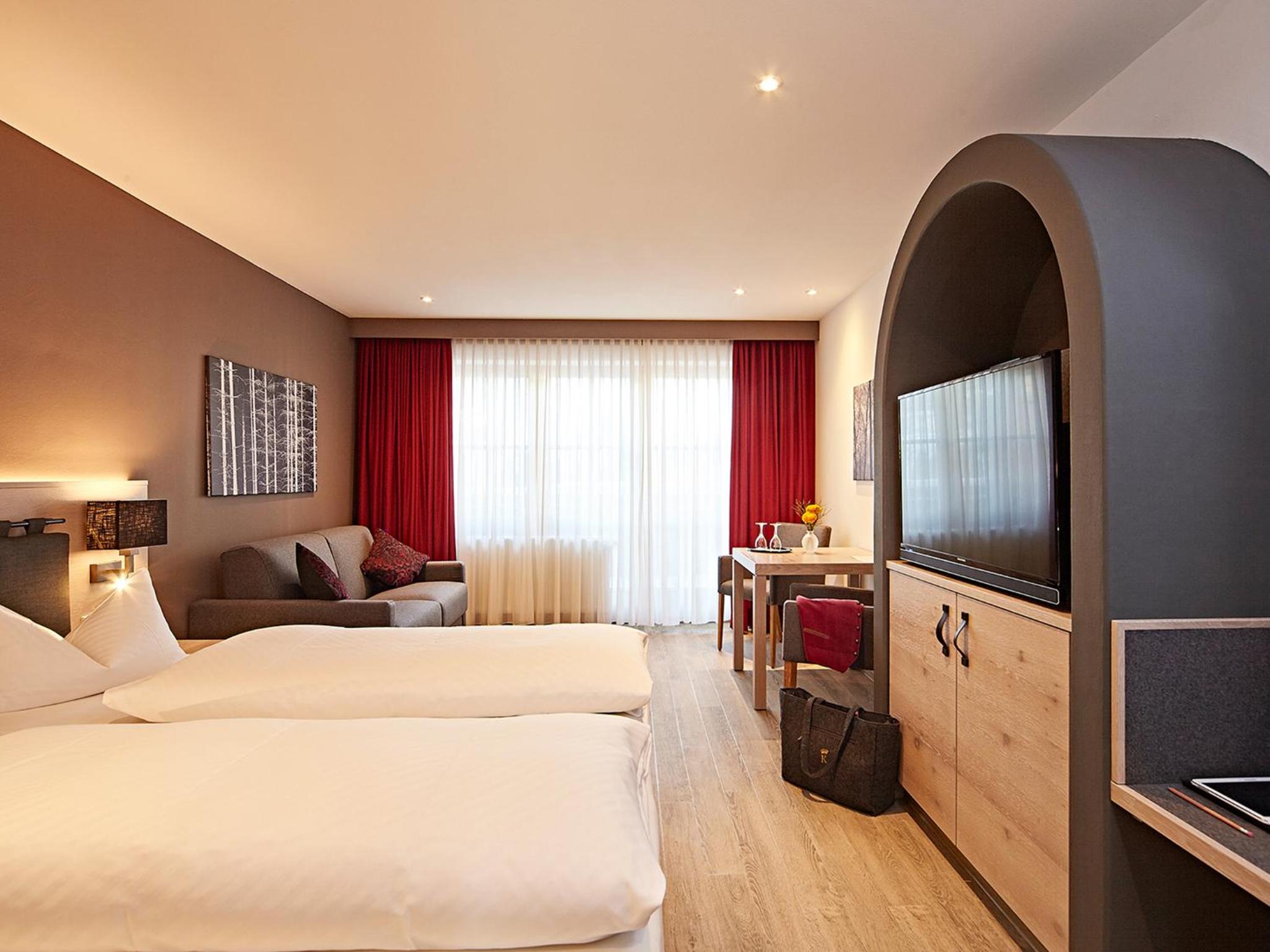 Double Room with Balcony - Photo 8