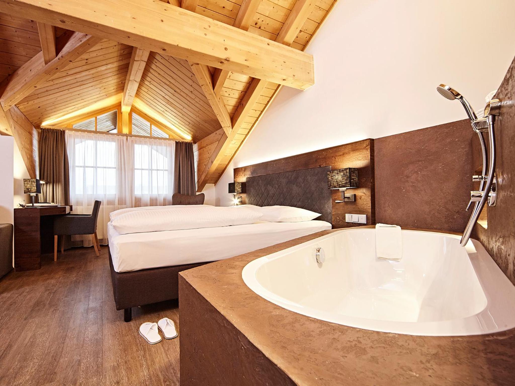 Large Double Room - Photo 4