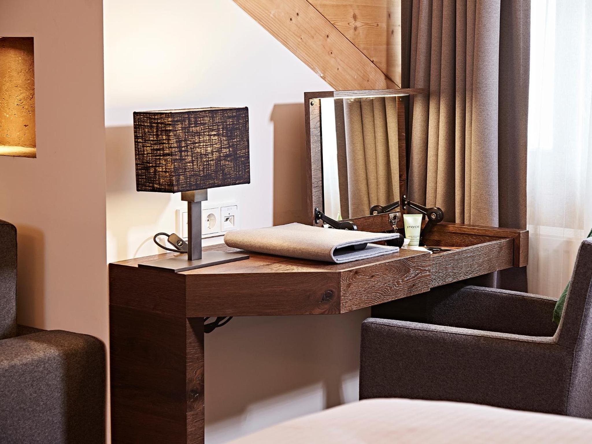 Large Double Room - Photo 3
