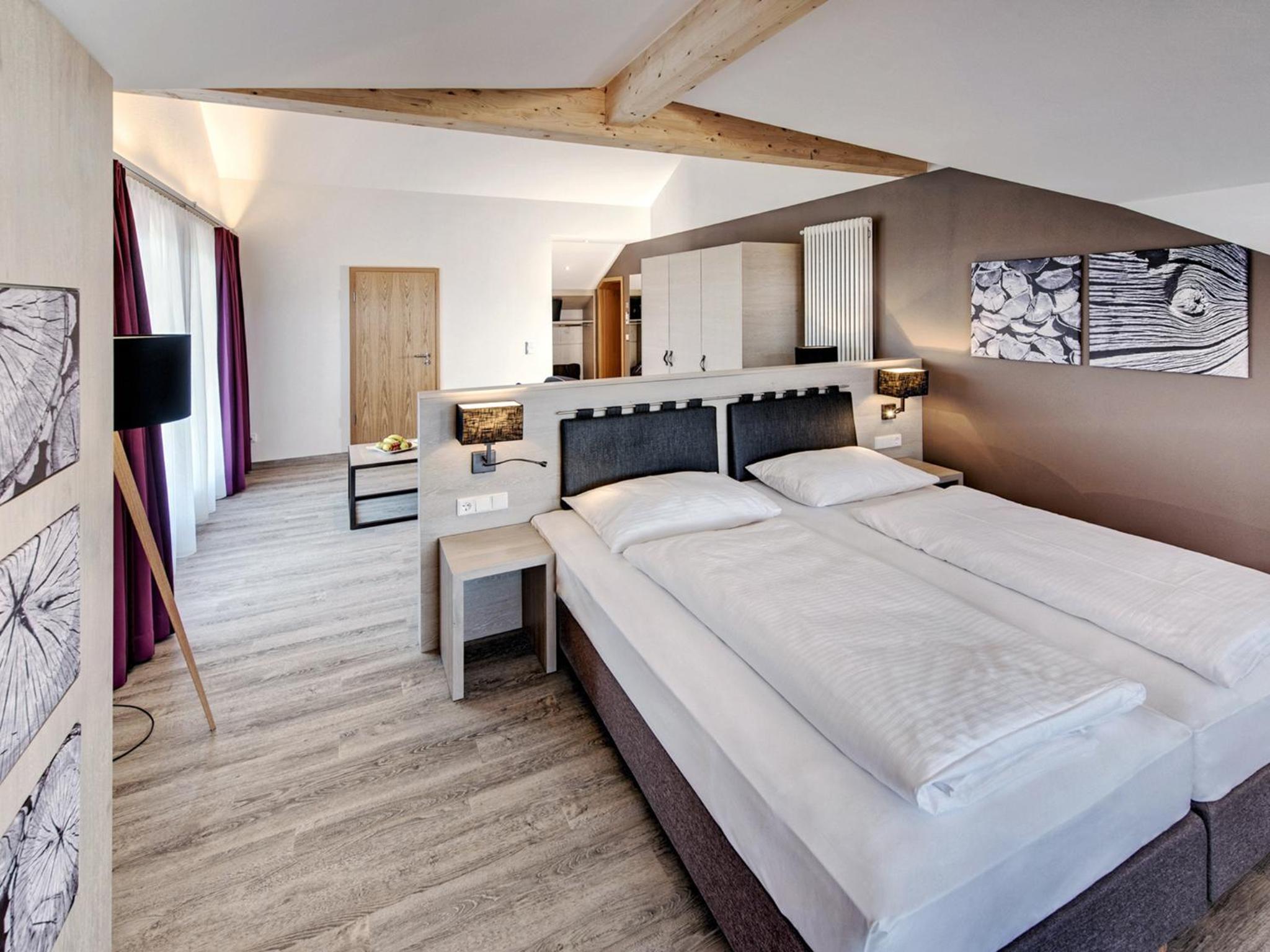 Large Double Room - Photo 1