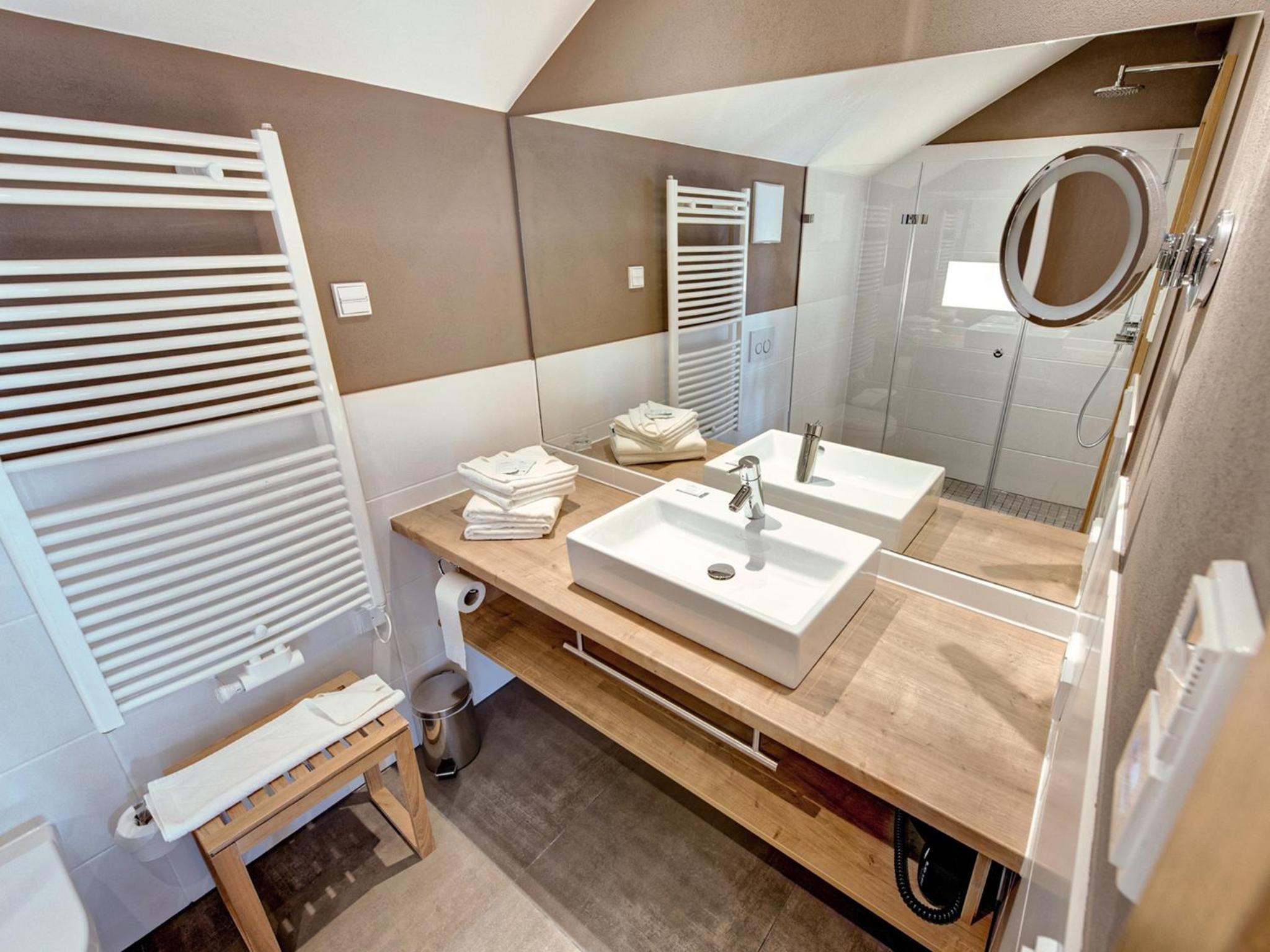 Large Double Room - Photo 5