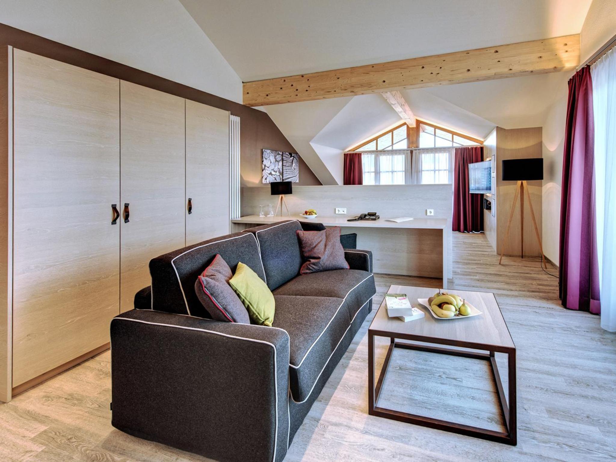 Large Double Room - Photo 6