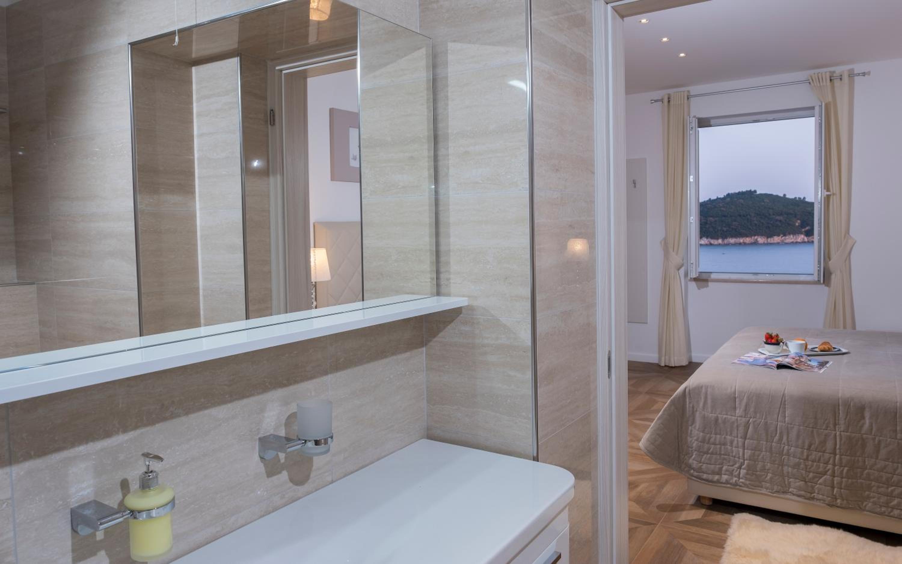 Deluxe Suite with Sea View and Balcony