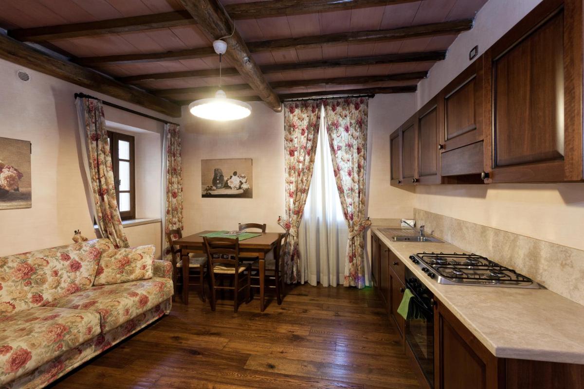 Two-Bedroom Apartment (6 Adults) with Mountain View photo 3
