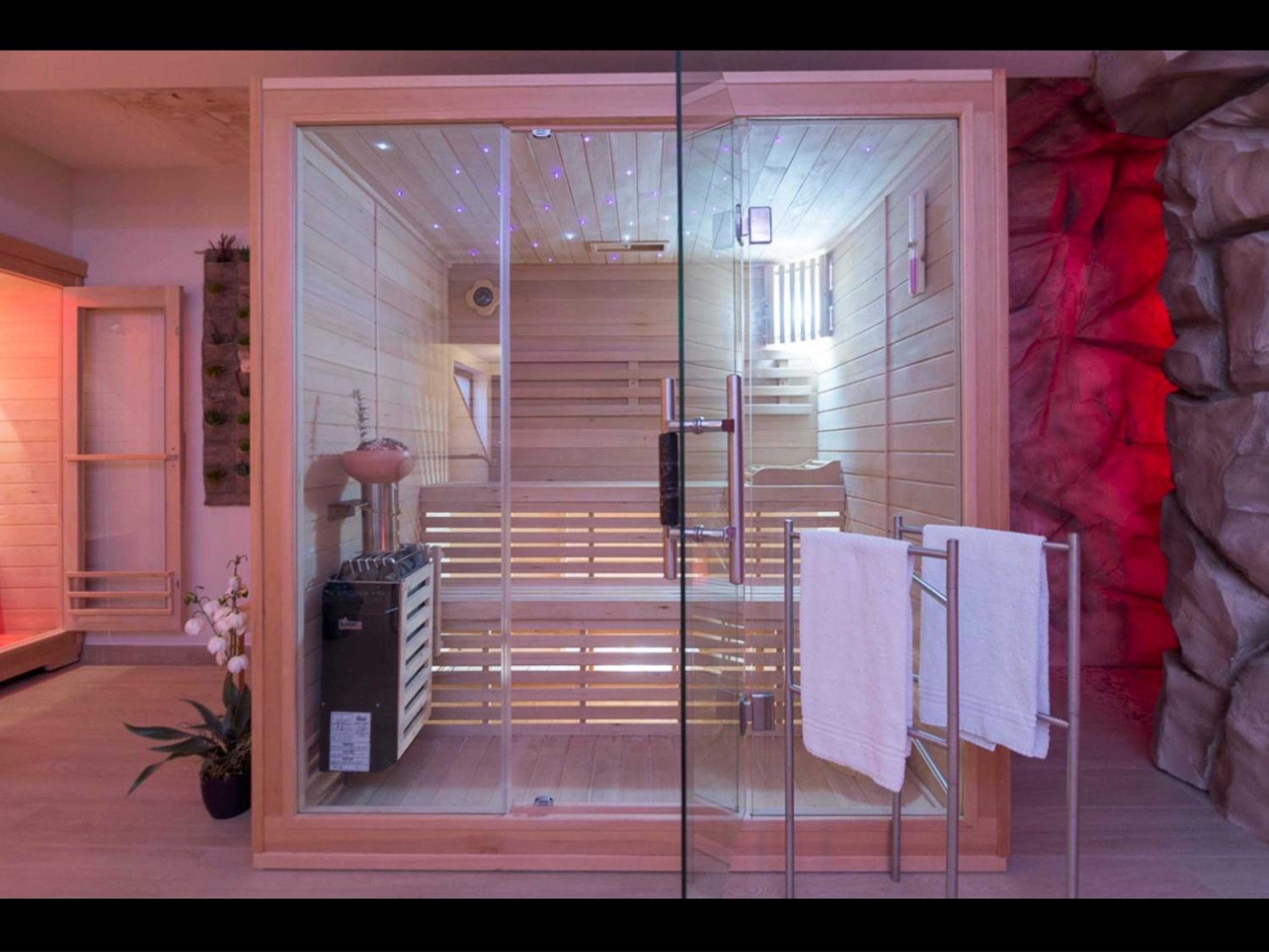 Suite with private Spa - Basement photo 3