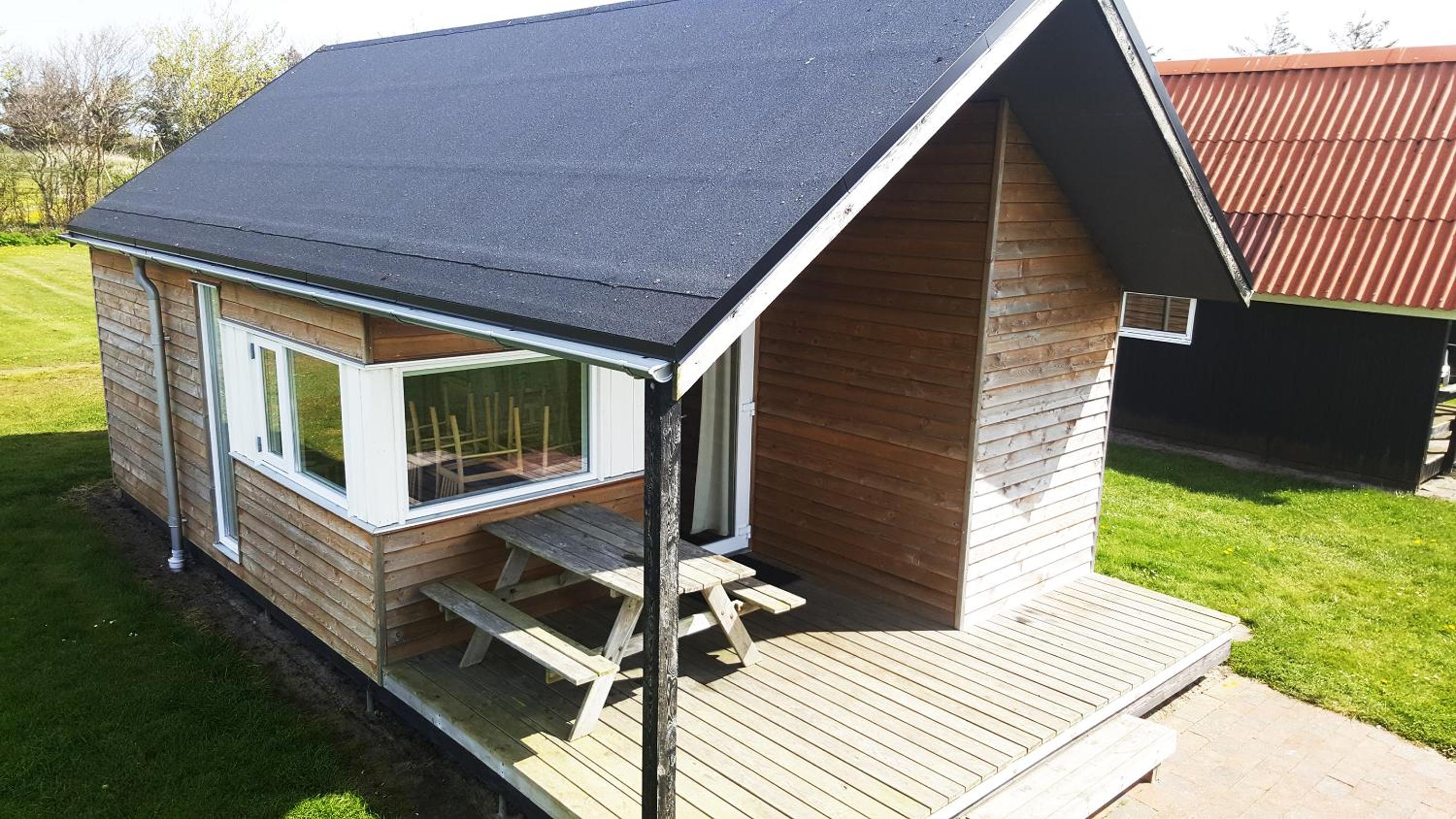 Cottage with Private Bathroom - Photo 4