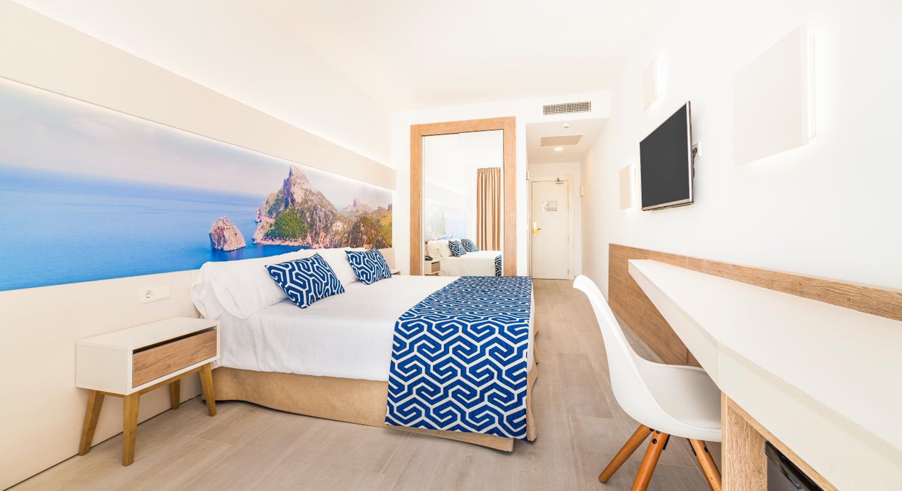 Double or Twin Room with Sea View - Photo 7