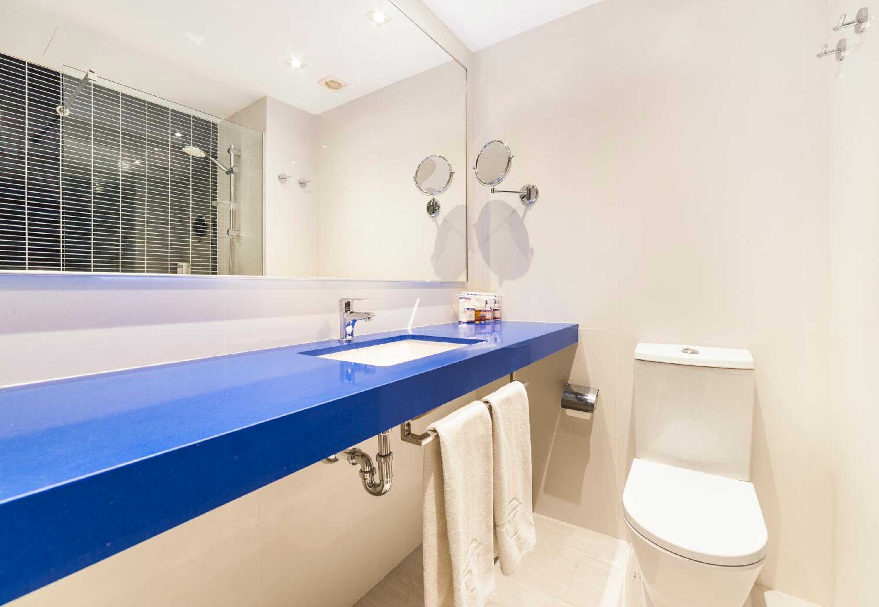 Double or Twin Room with Sea View - Photo 5