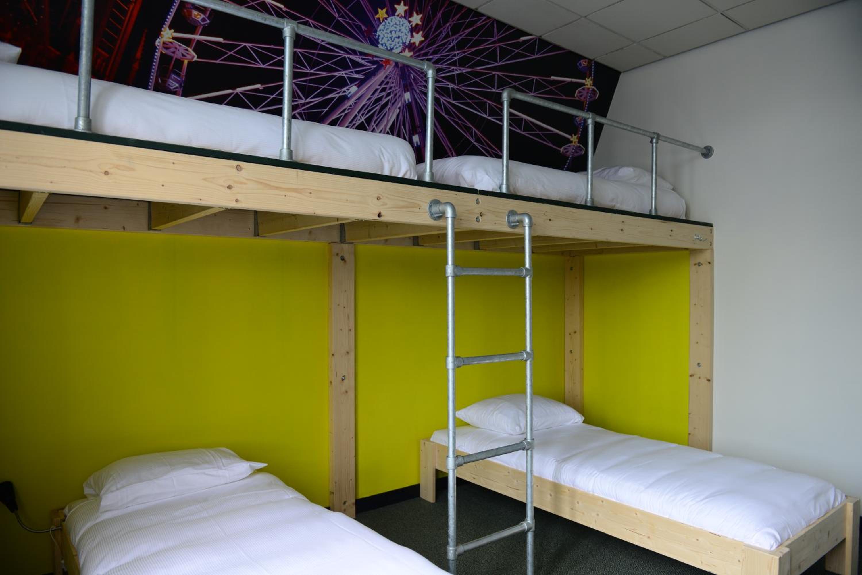 Bed in 8-Bed Female Dormitory Room photo 1