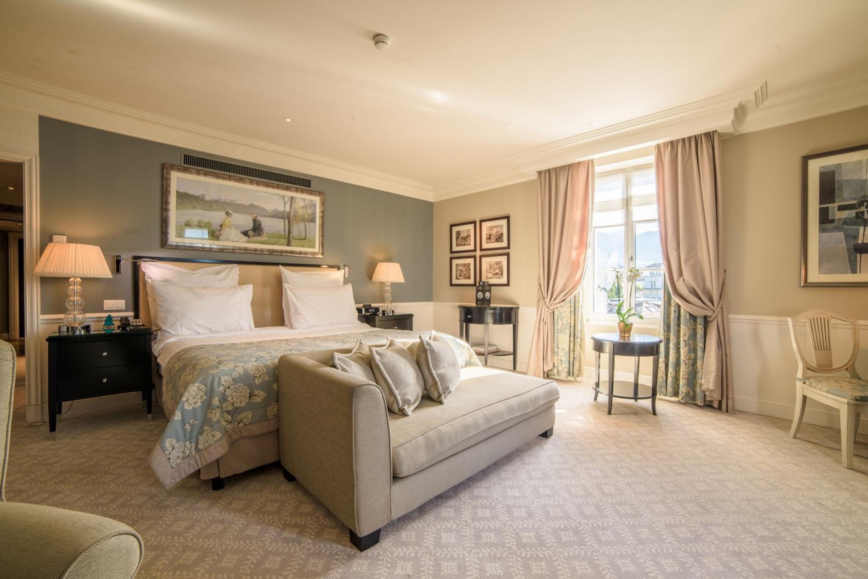 Junior Suite with Lake View - Photo 1