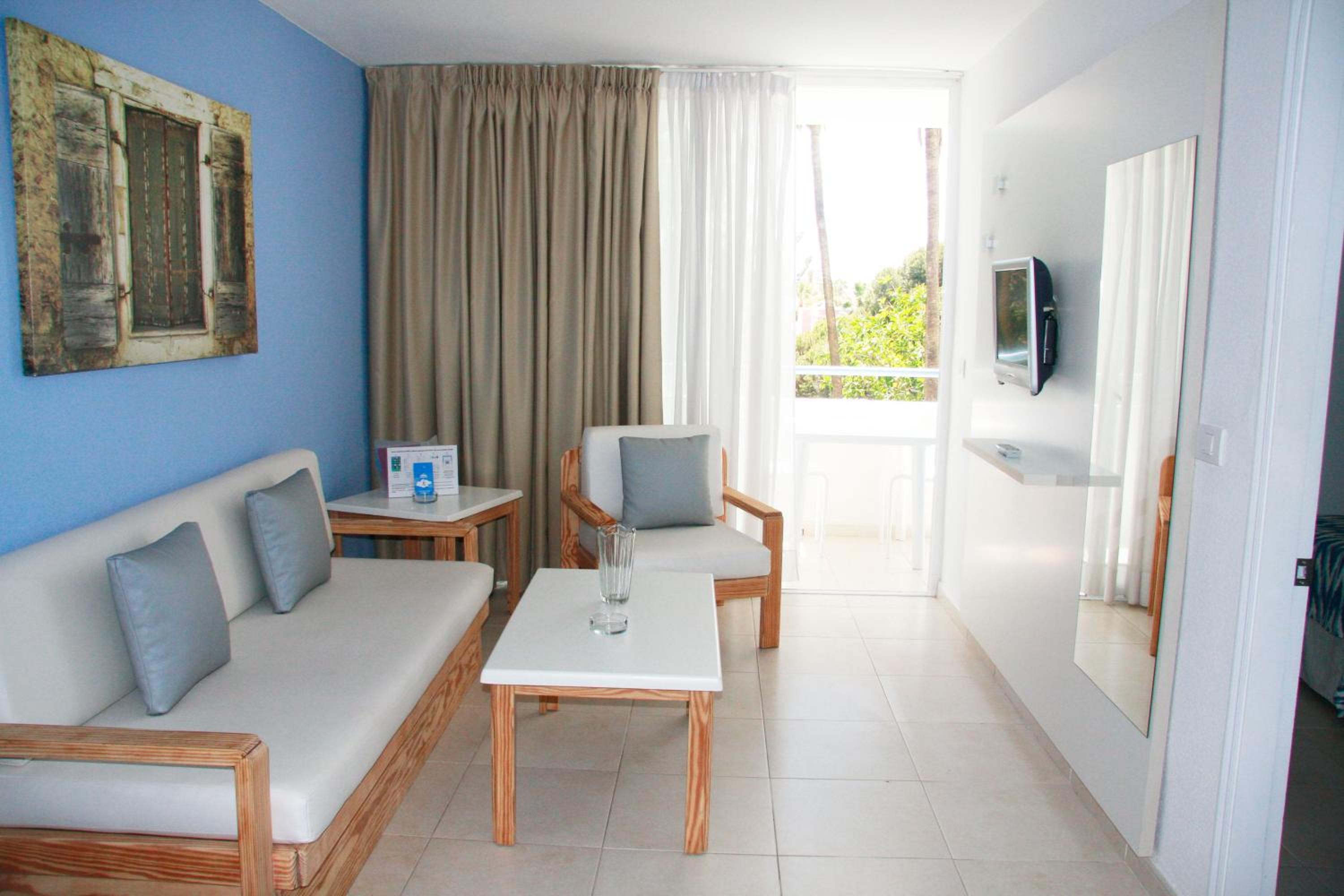Premier One-Bedroom Apartment With Pool View (2 Adults) photo 3