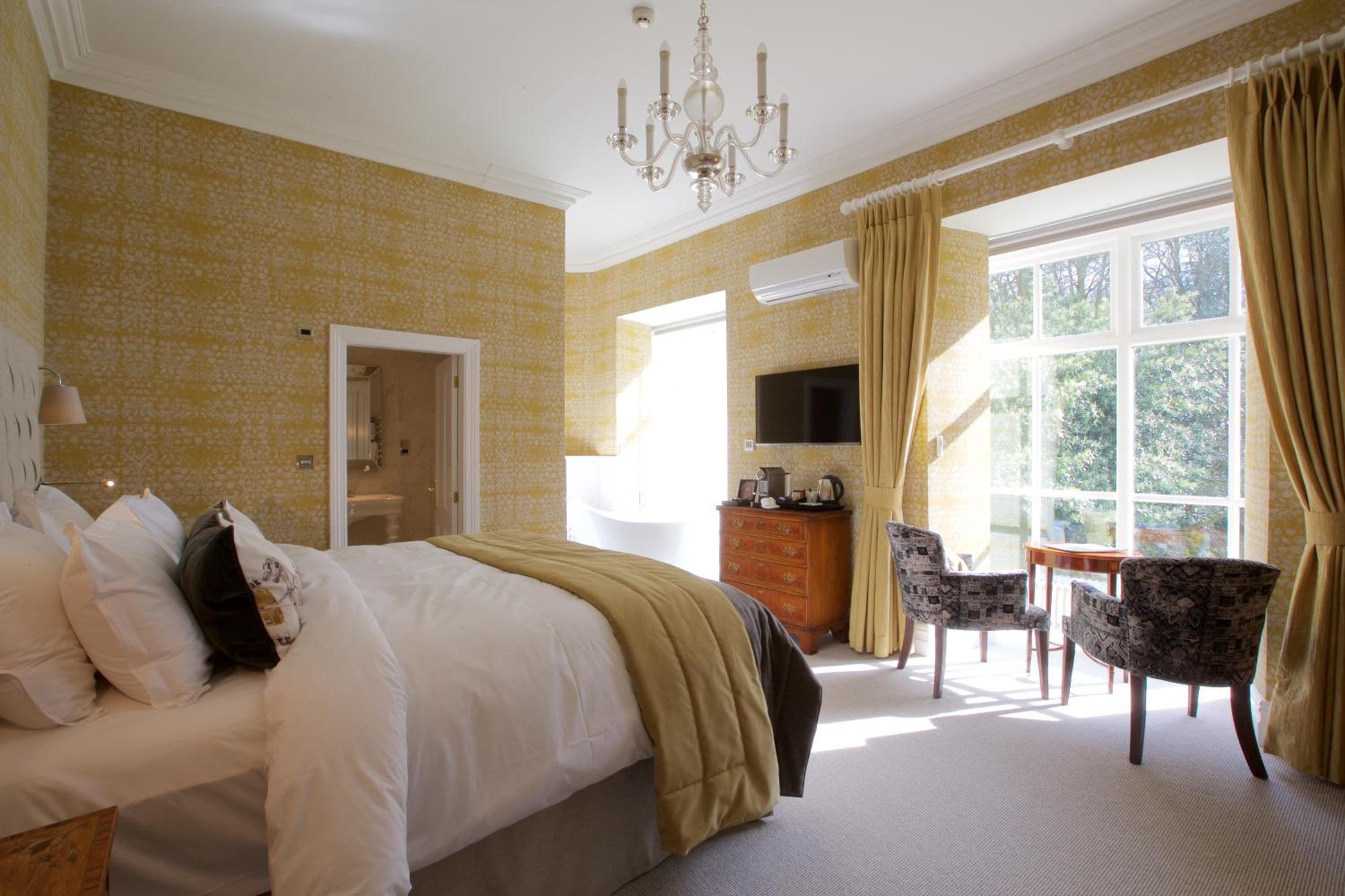 Feature Room photo 2