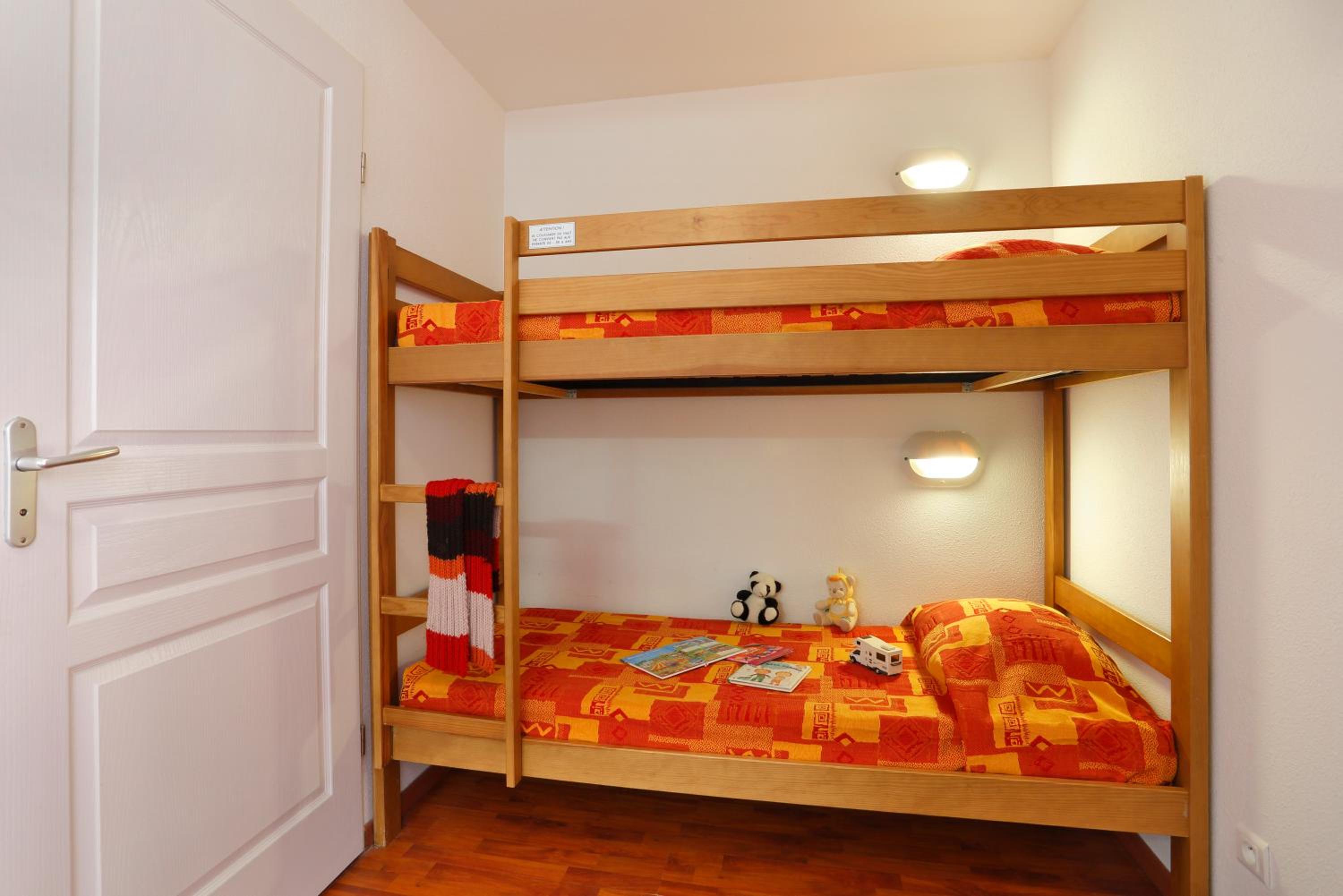 One-Bedroom Apartment (6 Adults) photo 3