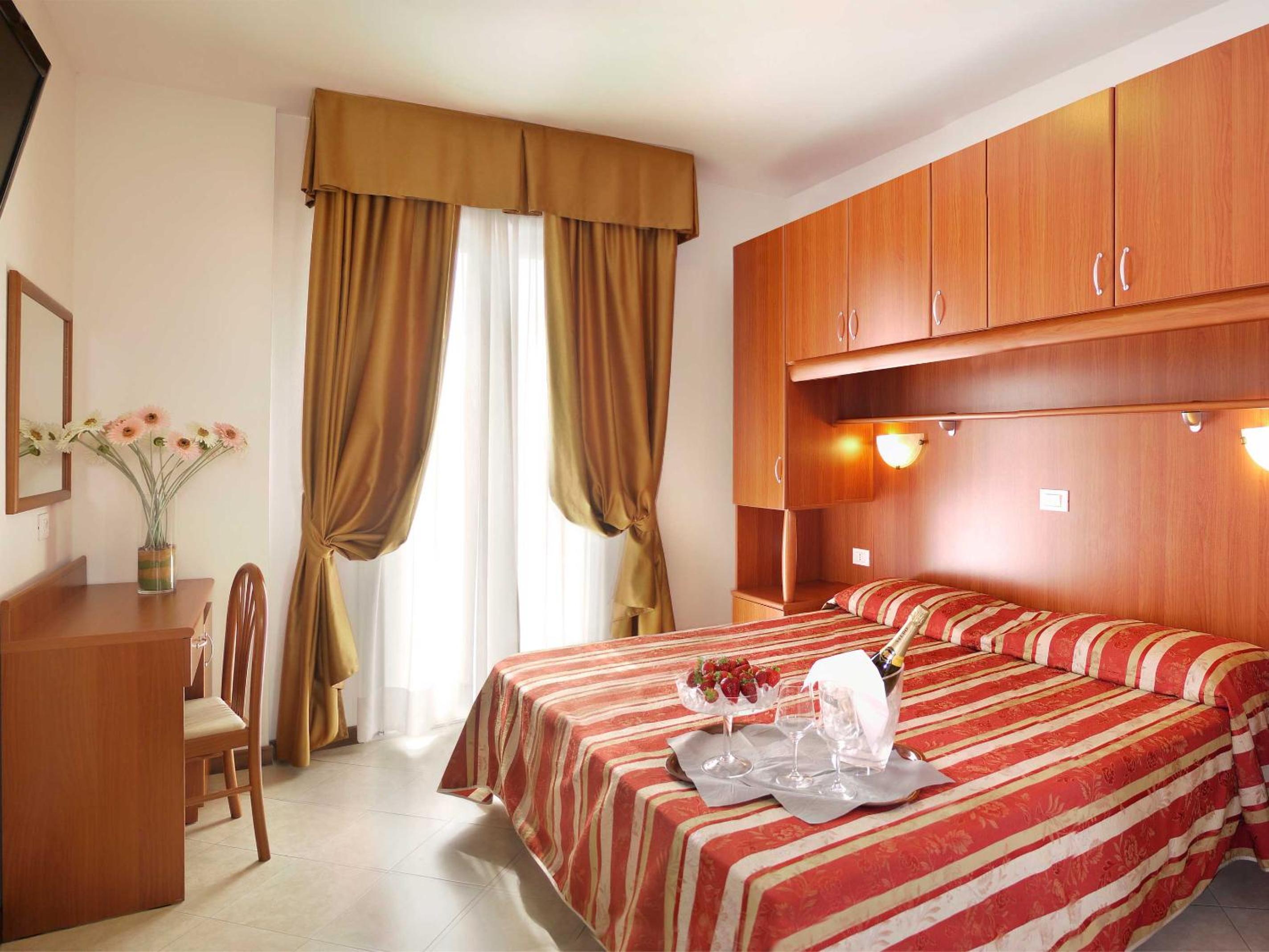 Double or Twin Room with Balcony - Photo 7