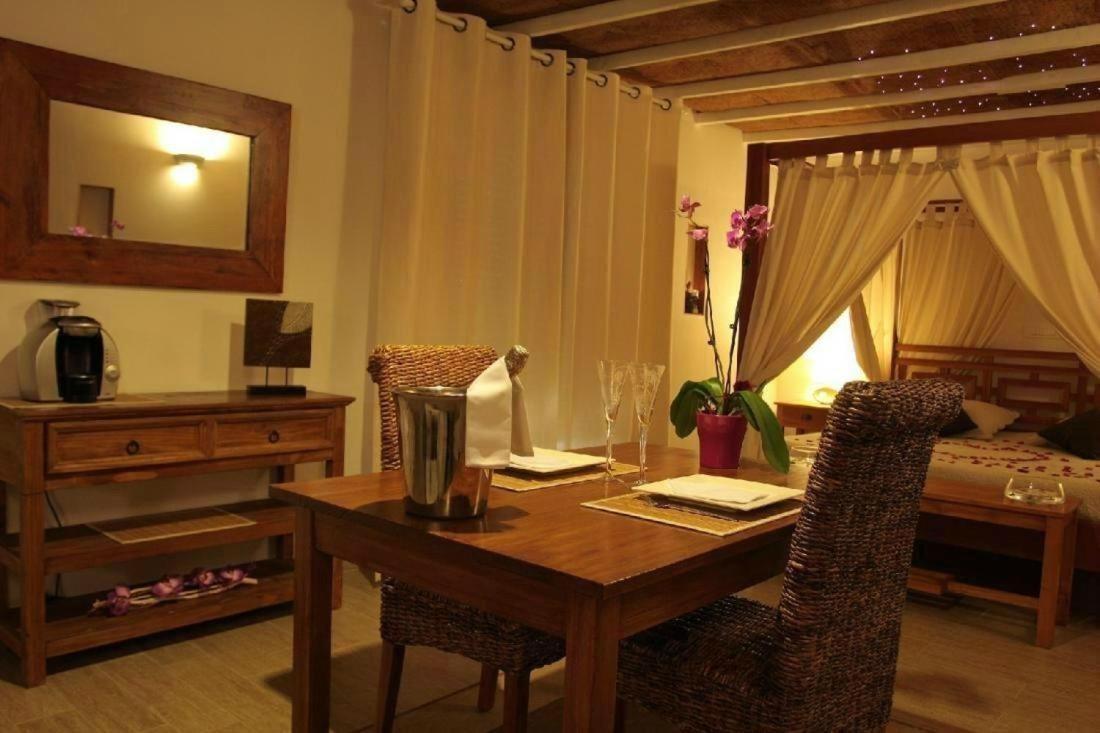 Suite with Jacuzzi & Sauna photo 3