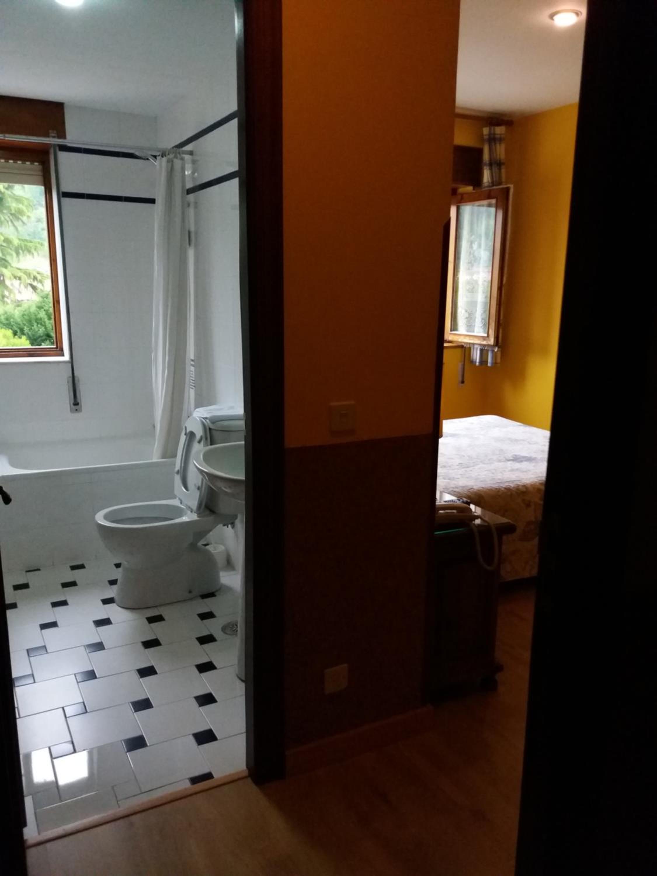 Double or Twin Room - Photo 9